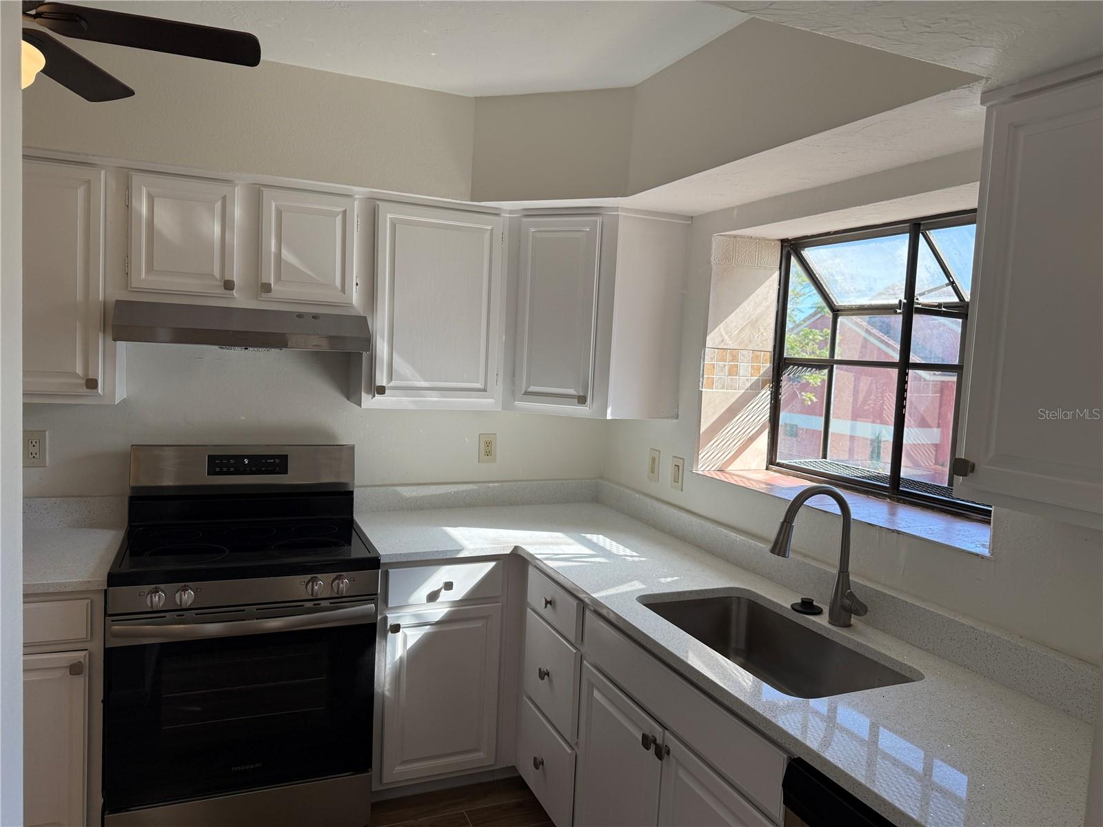 Image 9 of 44 For 5691 Ashton Lake Drive 14