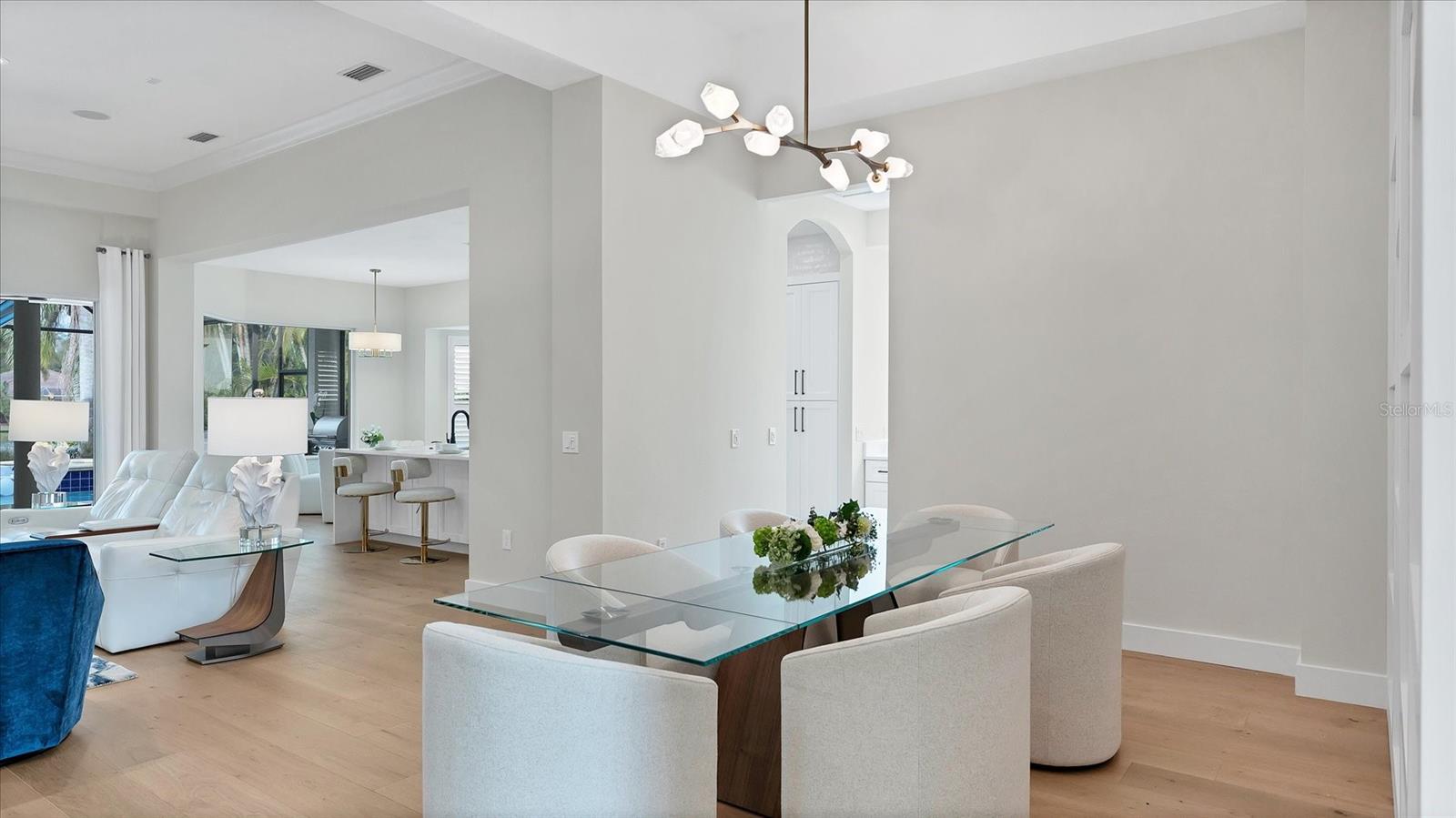 Image 14 of 87 For 8330 Abingdon Court