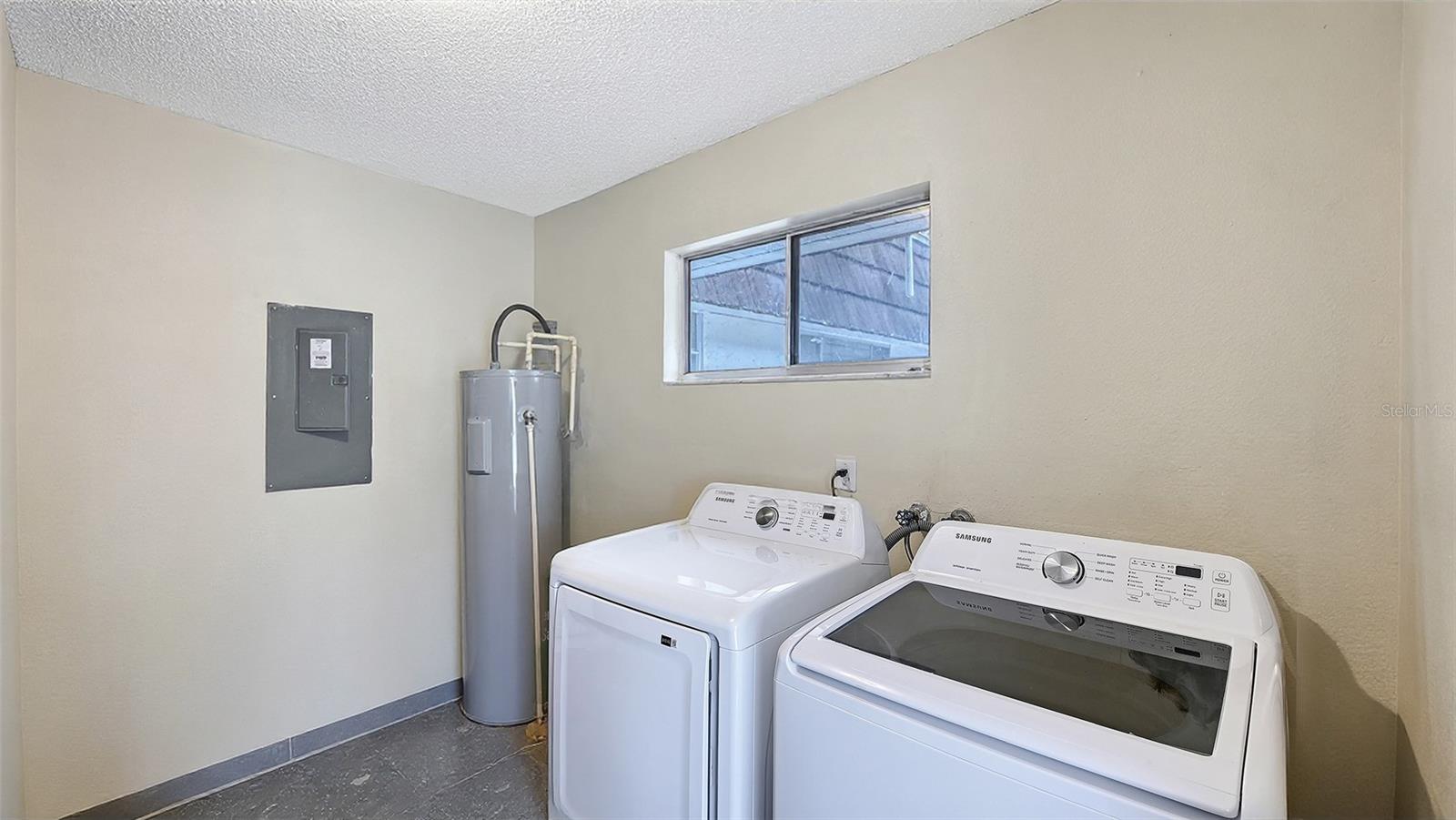 Image 23 of 30 For 3904 Ashwood Lane 64