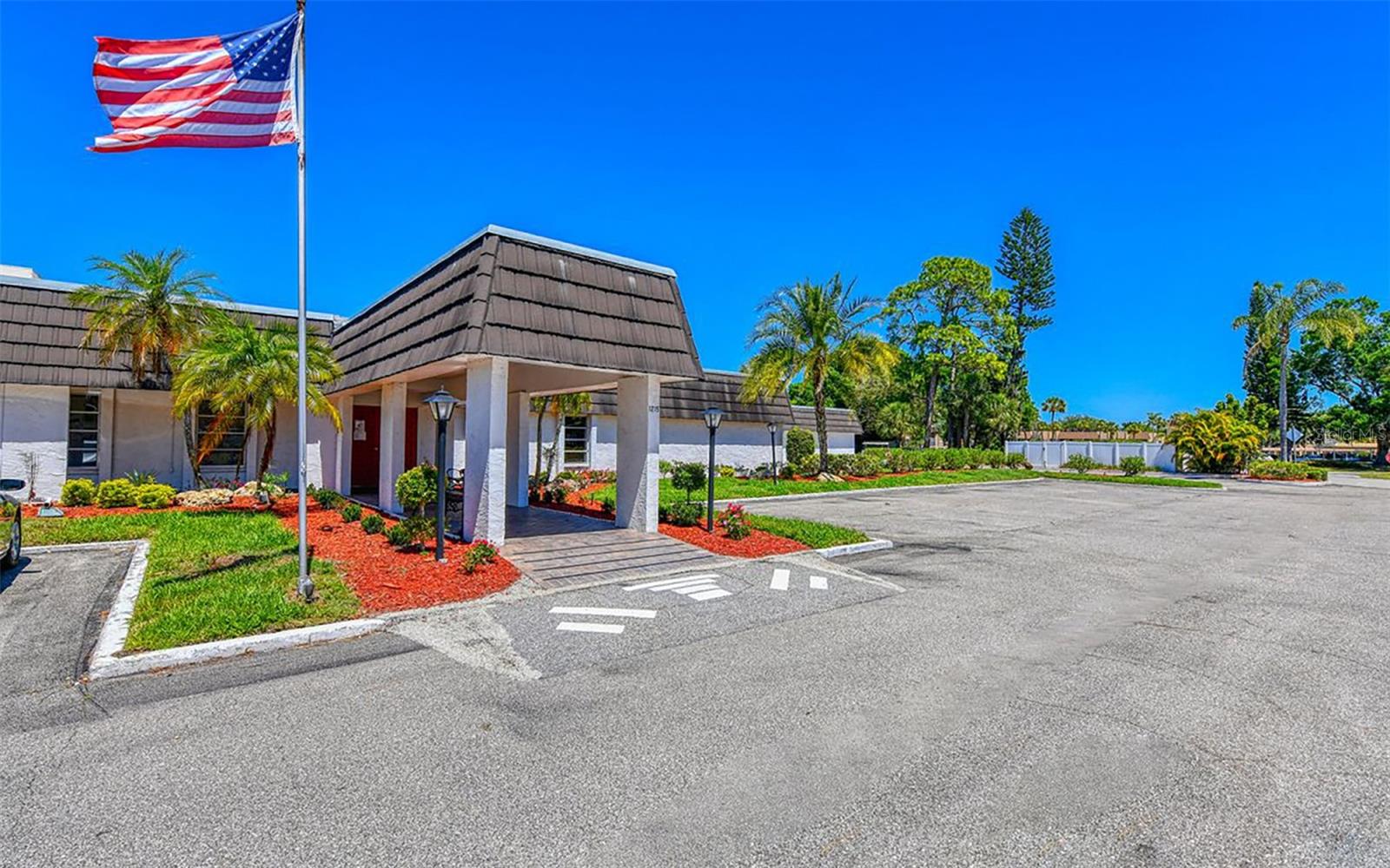 Image 27 of 30 For 3904 Ashwood Lane 64