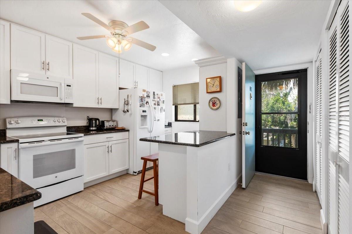 Image 4 of 38 For 1519 Pelican Point Drive 288