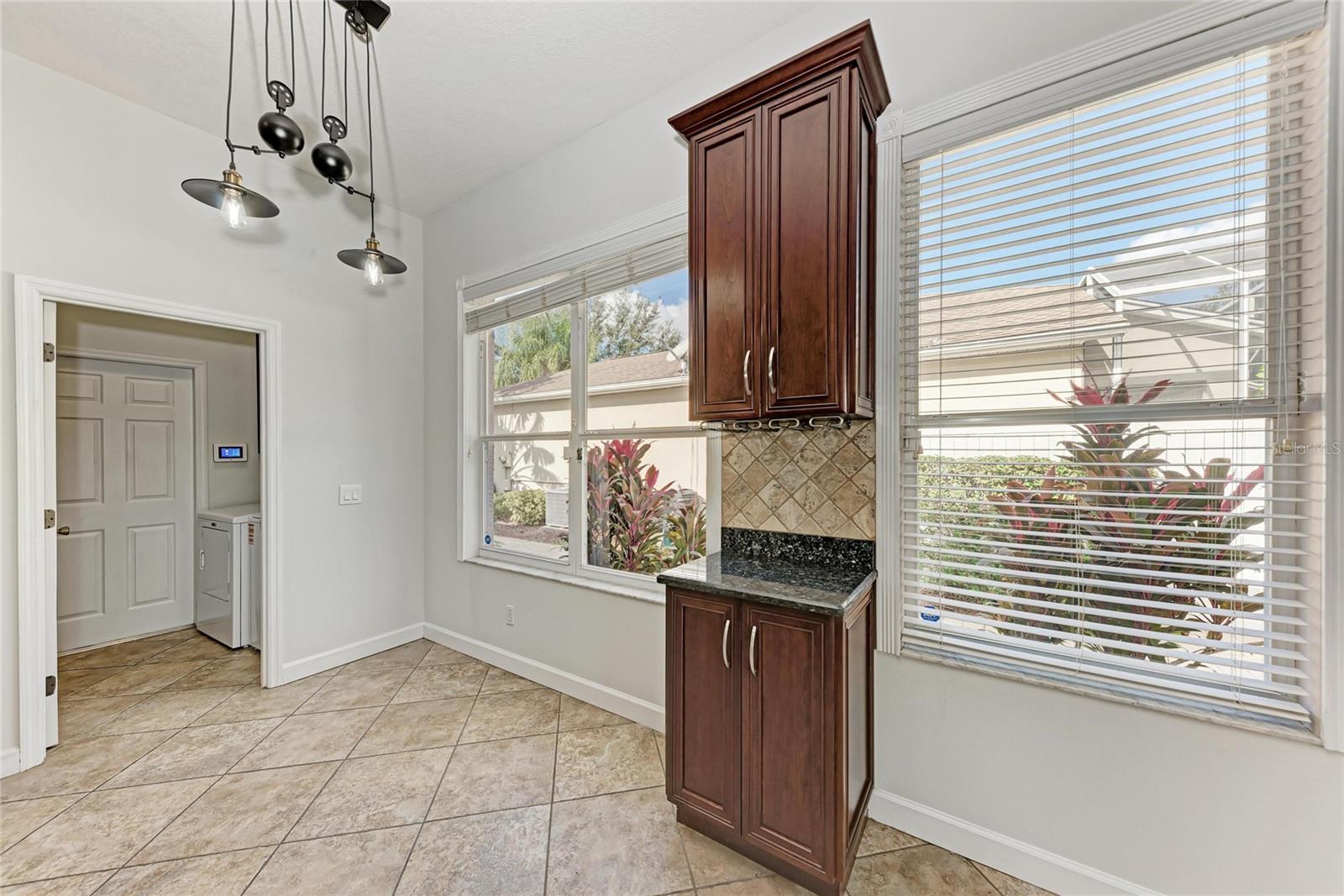 Image 21 of 70 For 217 39th Street Ne