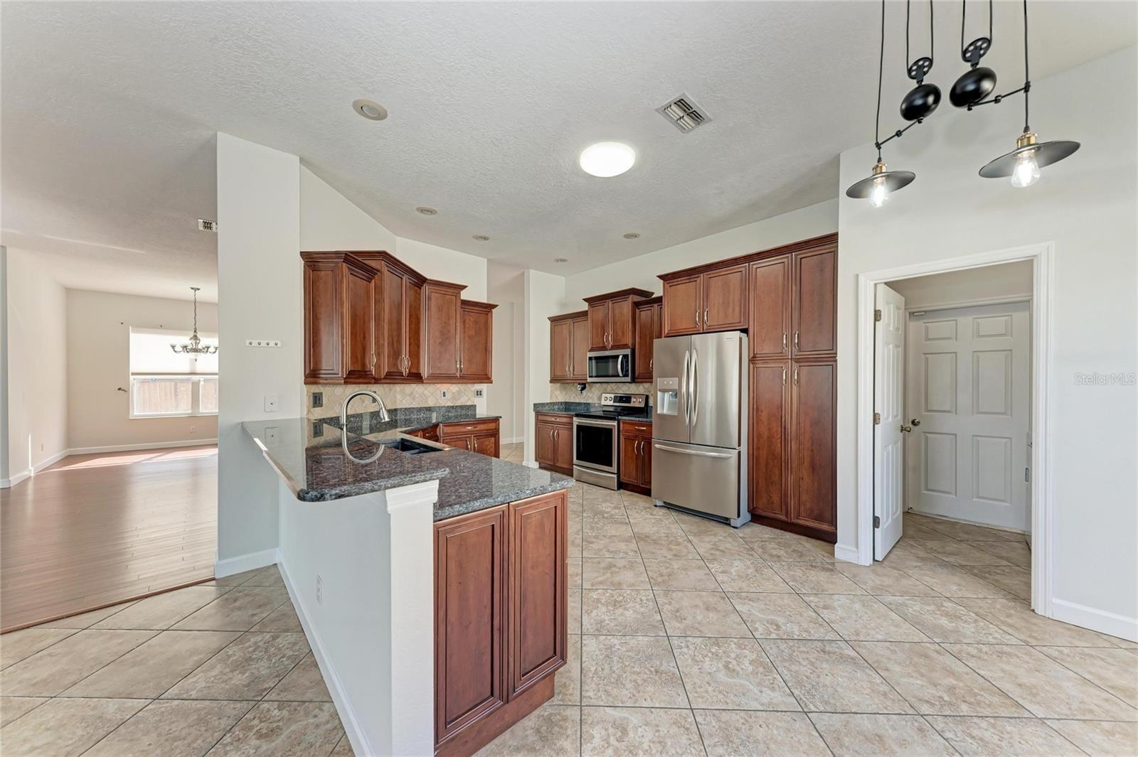 Image 22 of 70 For 217 39th Street Ne