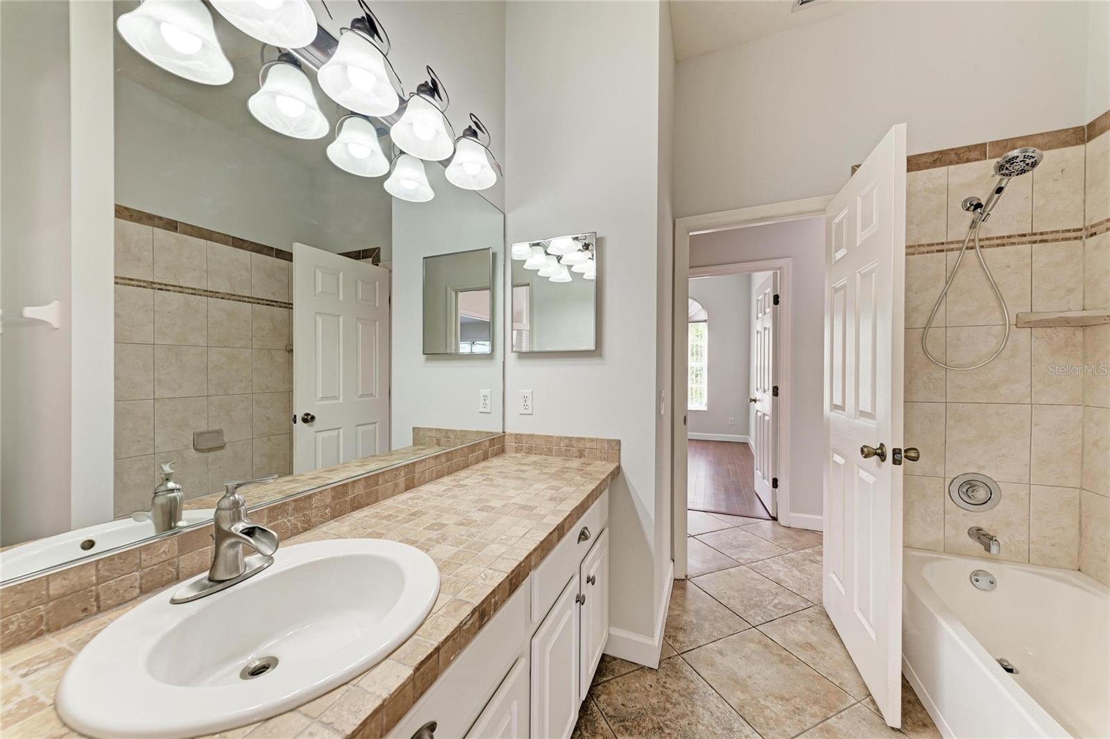 Image 42 of 70 For 217 39th Street Ne