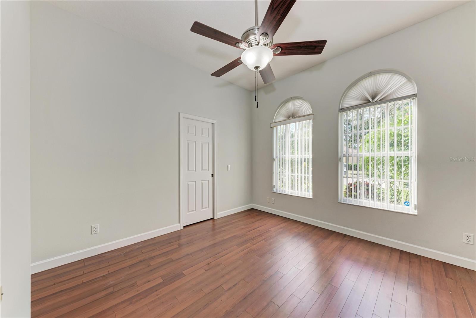 Image 43 of 70 For 217 39th Street Ne