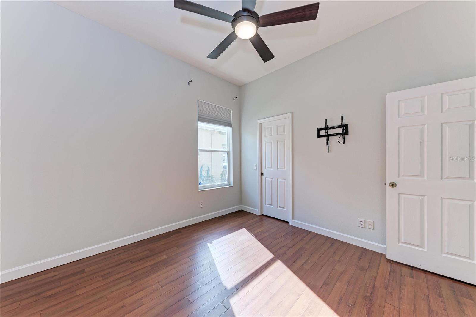 Image 47 of 70 For 217 39th Street Ne