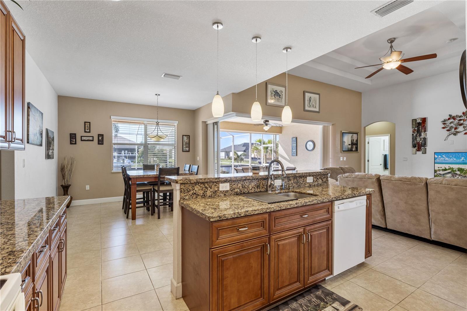 Image 16 of 93 For 15912 Melport Circle