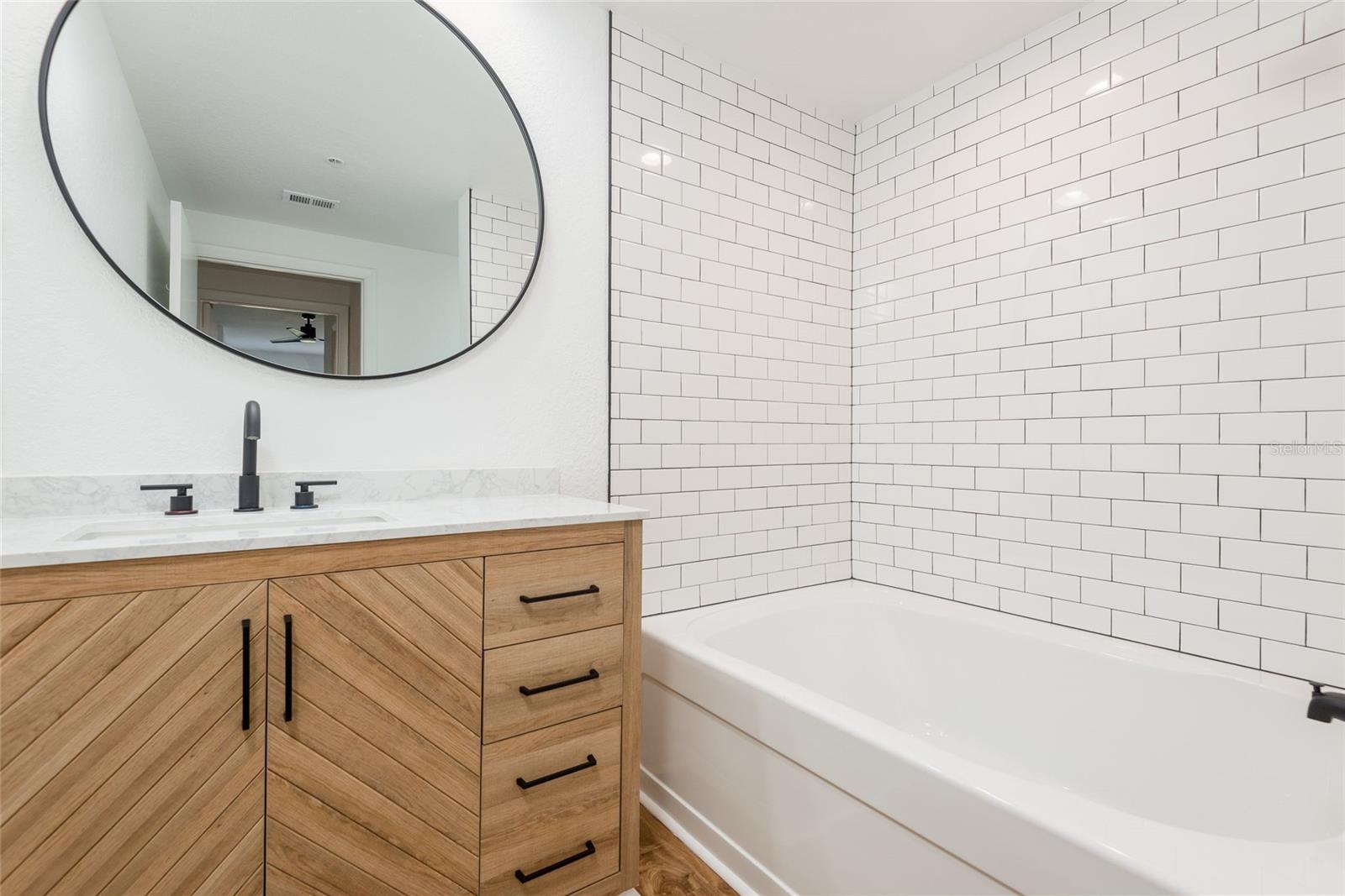 Image 10 of 22 For 2402 Azeele Street 435