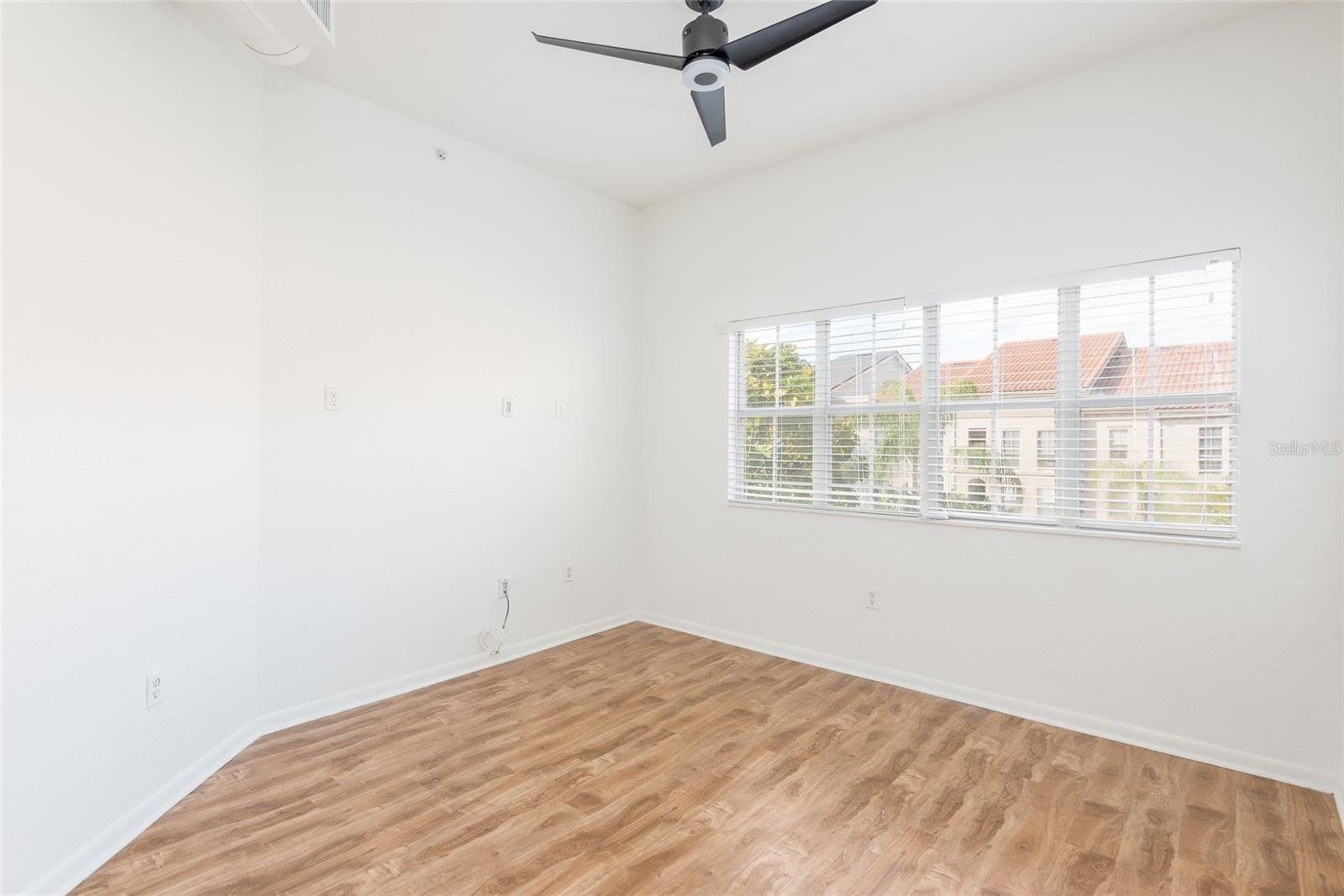 Image 12 of 22 For 2402 Azeele Street 435