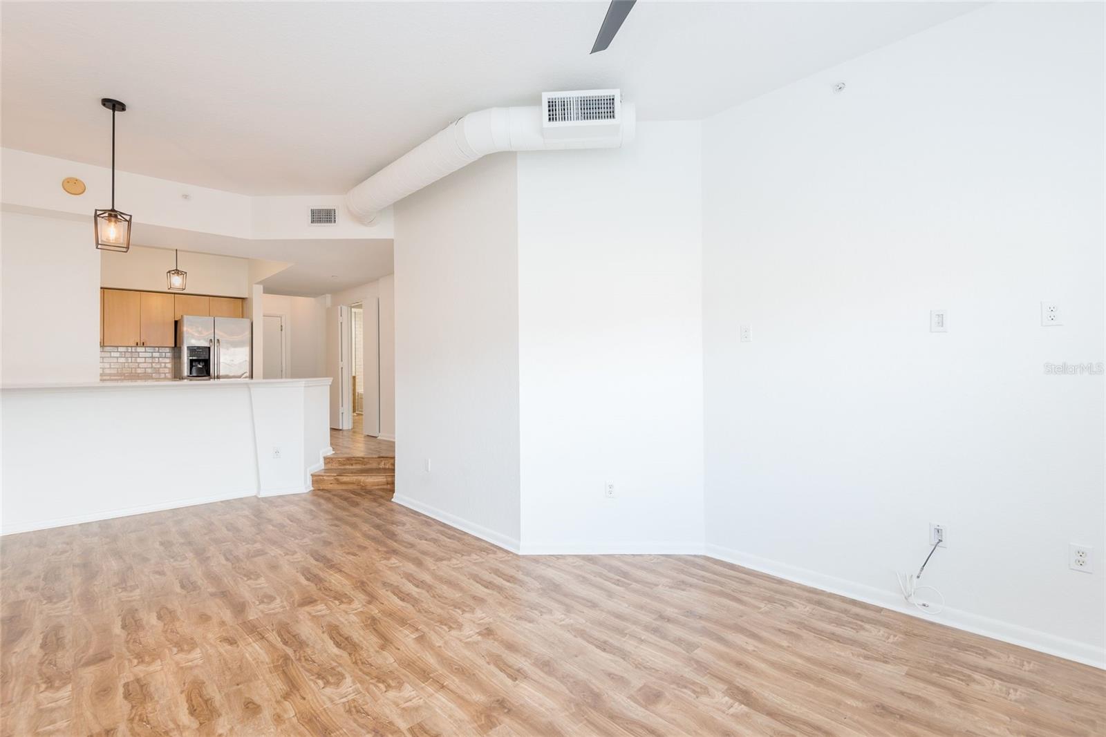 Image 13 of 22 For 2402 Azeele Street 435