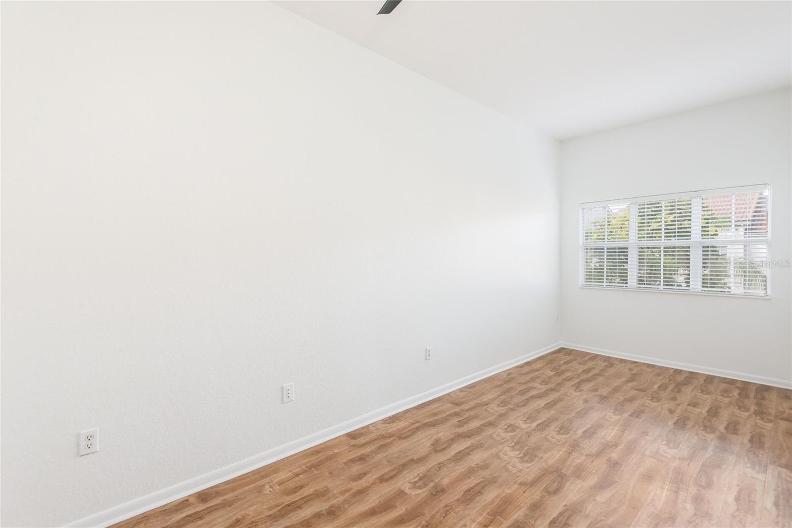 Image 14 of 22 For 2402 Azeele Street 435