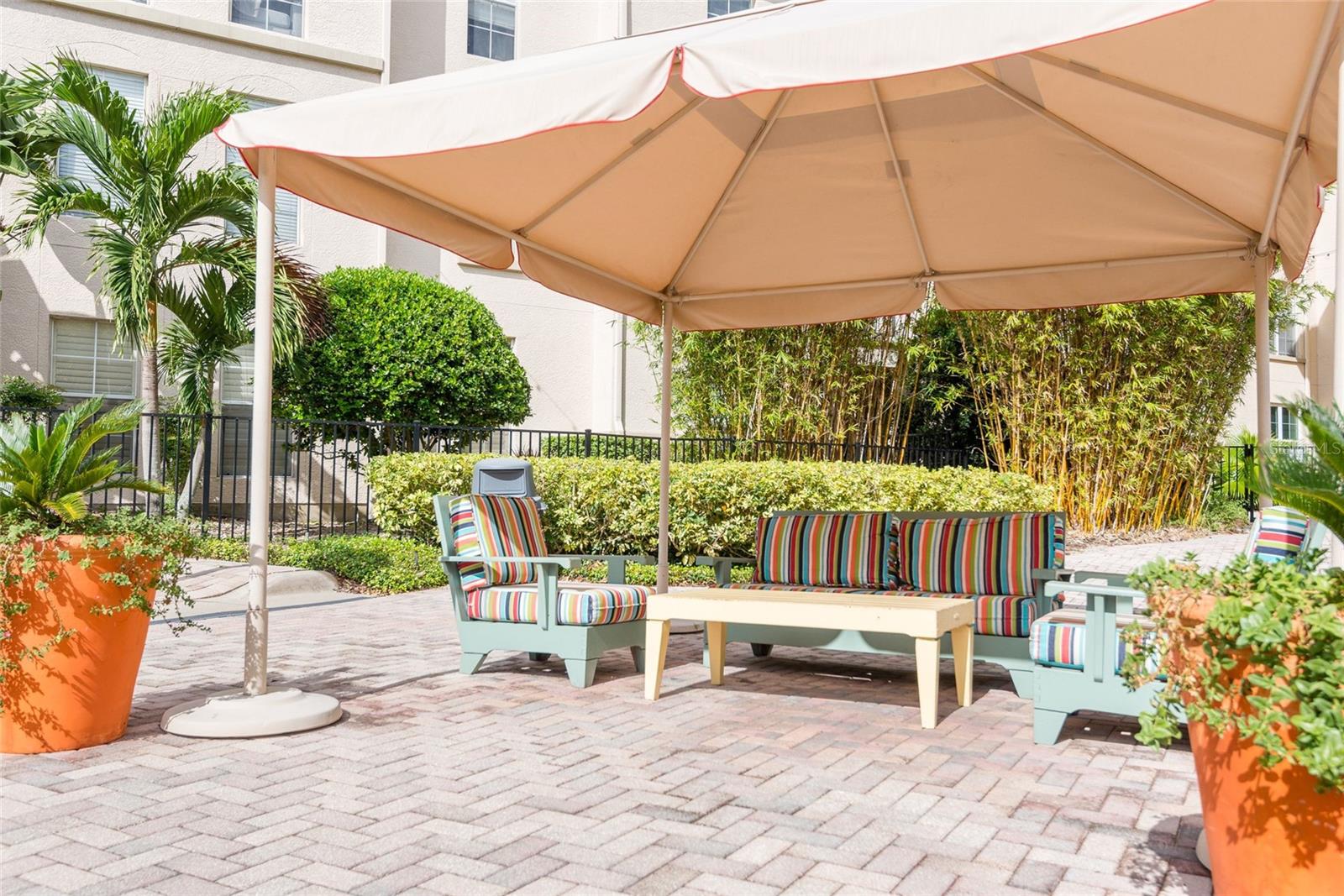 Image 16 of 22 For 2402 Azeele Street 435