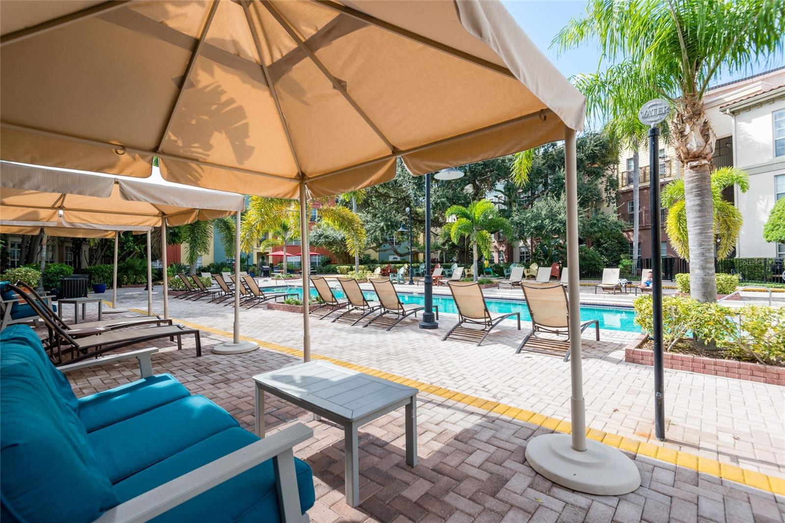 Image 18 of 22 For 2402 Azeele Street 435