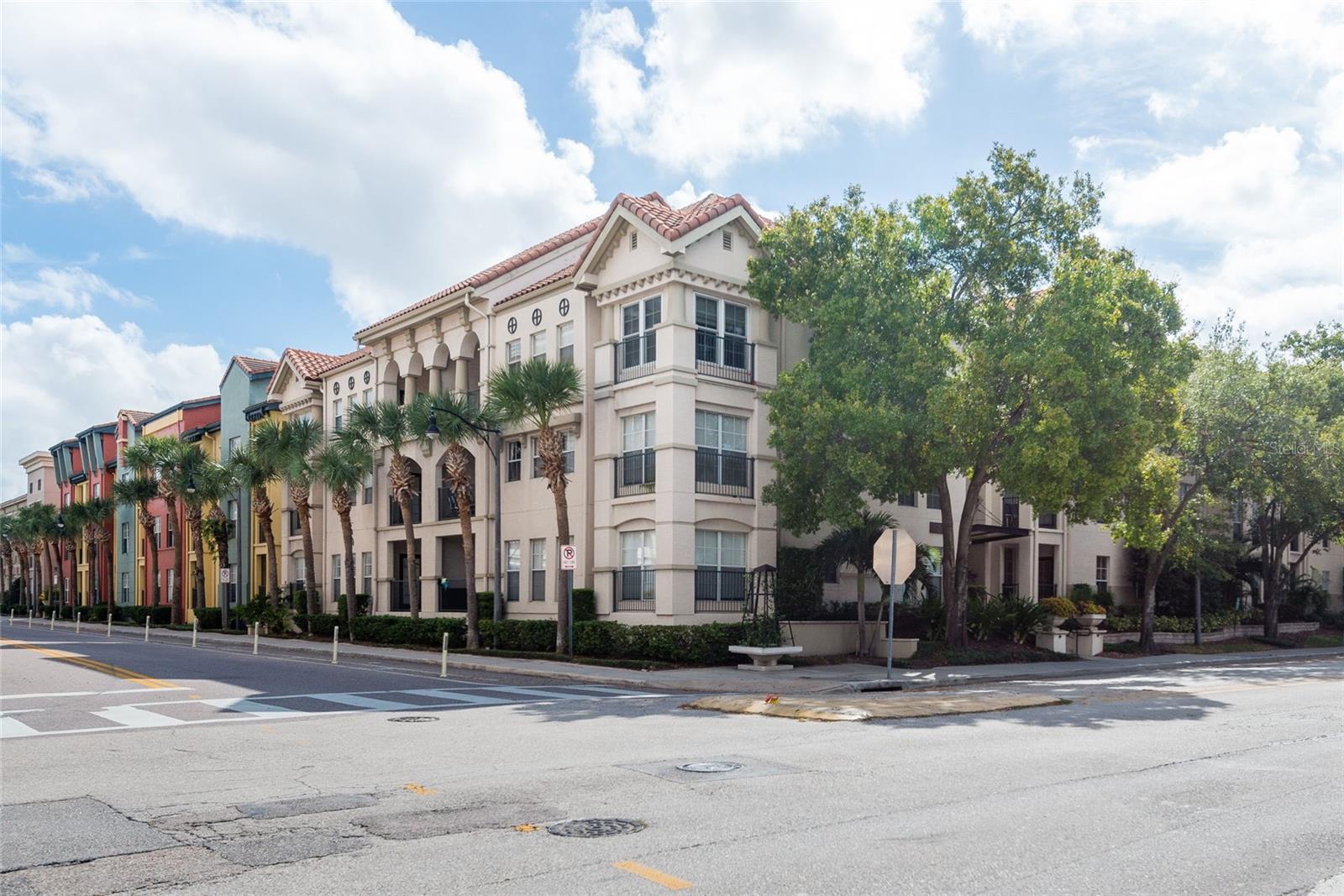 Image 21 of 22 For 2402 Azeele Street 435