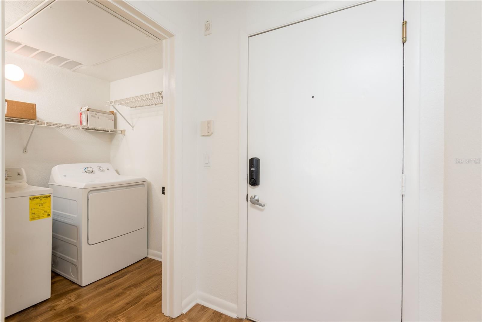 Image 5 of 22 For 2402 Azeele Street 435