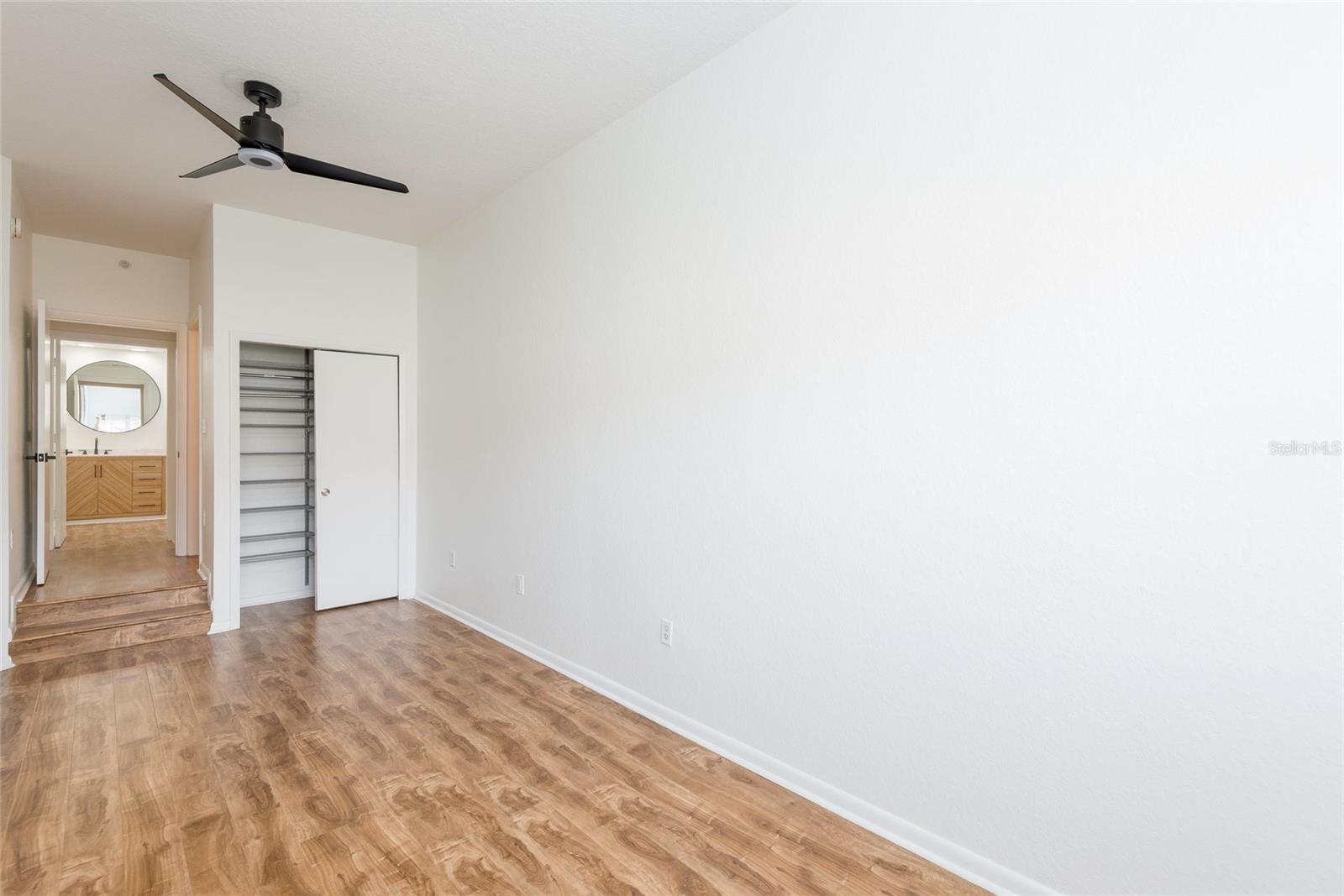 Image 7 of 22 For 2402 Azeele Street 435