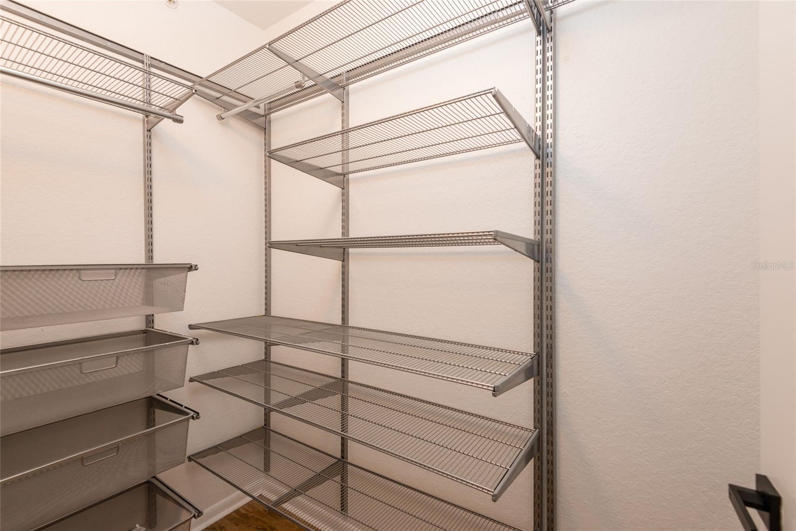 Image 9 of 22 For 2402 Azeele Street 435