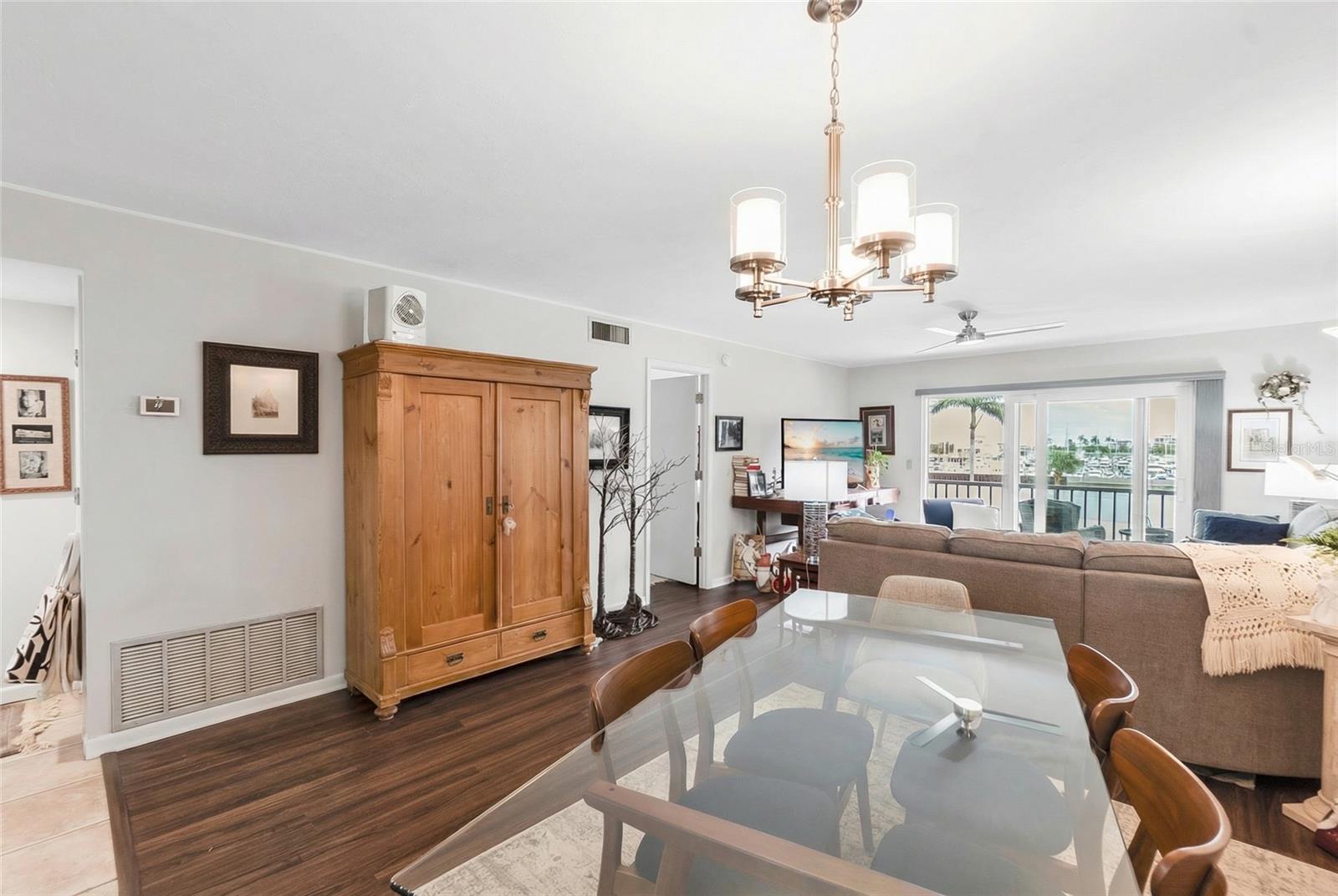 Image 8 of 31 For 1650 1st Avenue W 307b