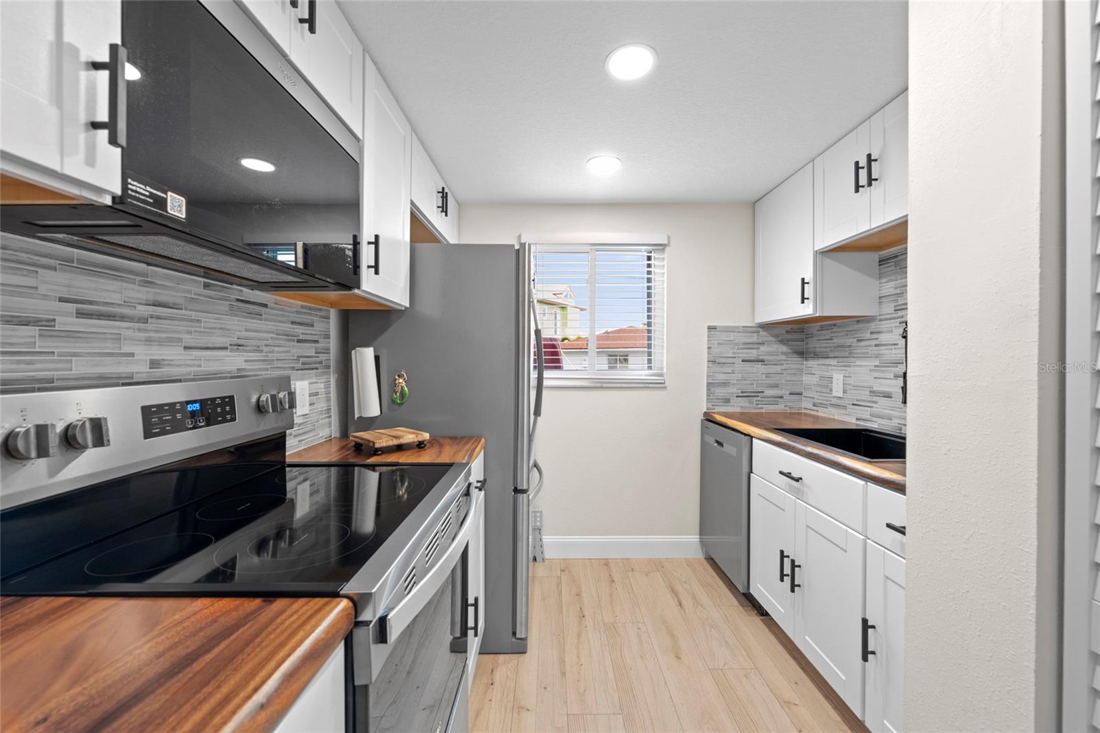 Image 7 of 28 For 117 7th Street N 23