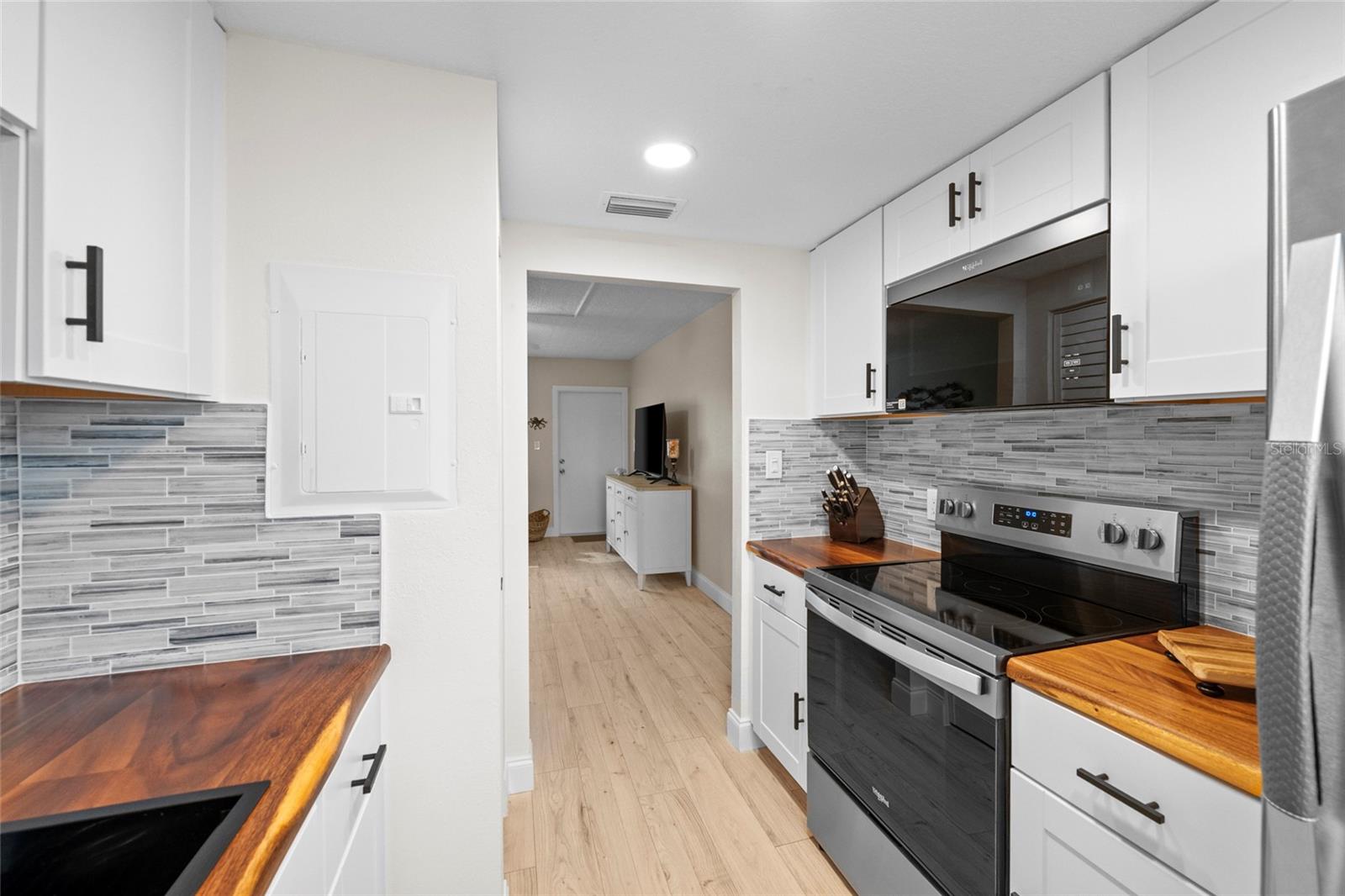 Image 9 of 28 For 117 7th Street N 23