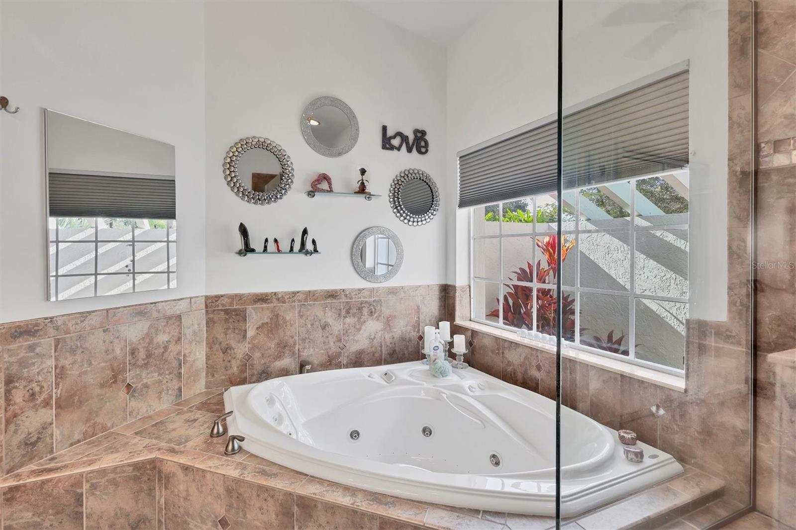 Image 26 of 51 For 4305 Highland Oaks Circle