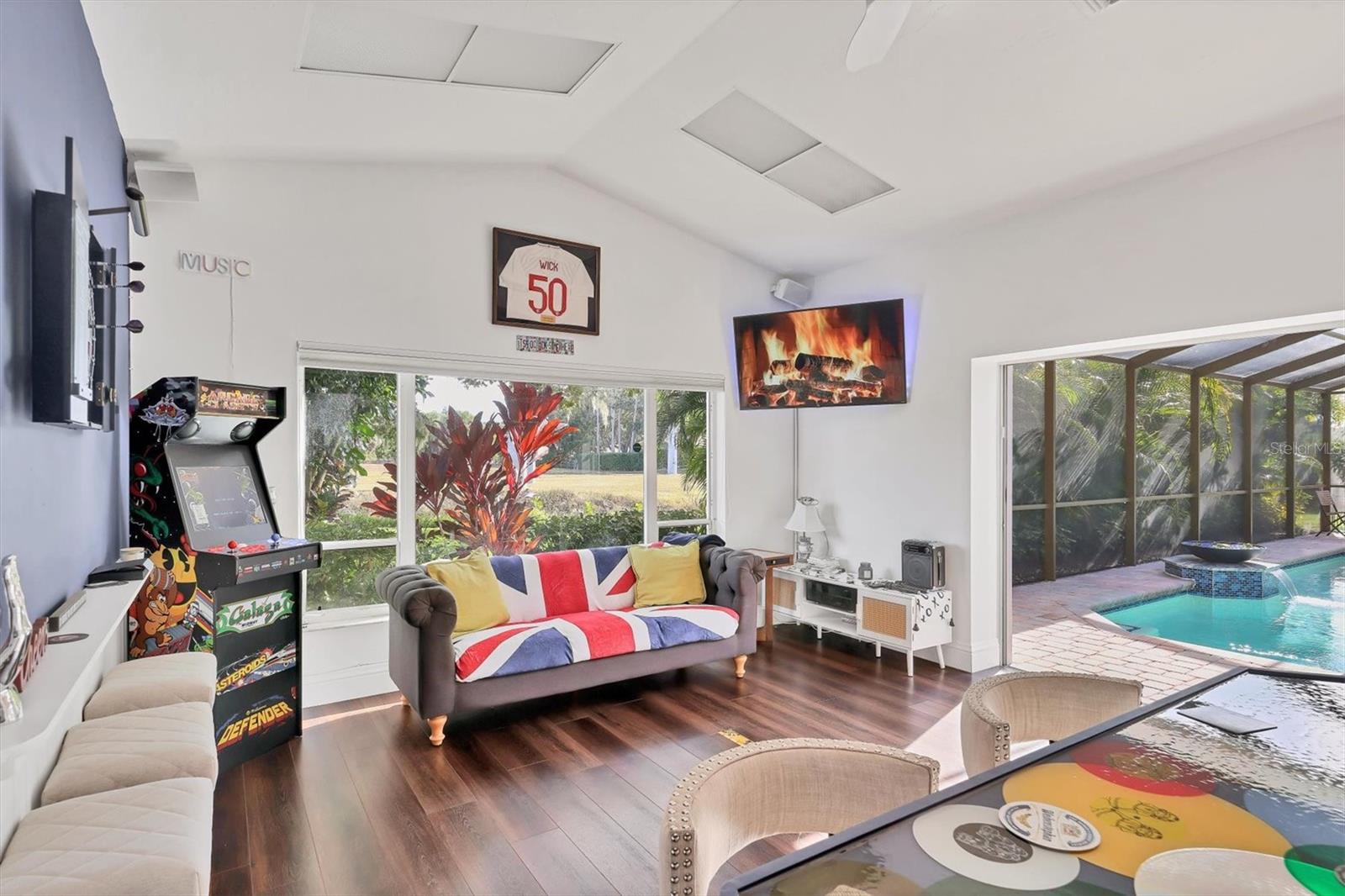 Image 36 of 51 For 4305 Highland Oaks Circle