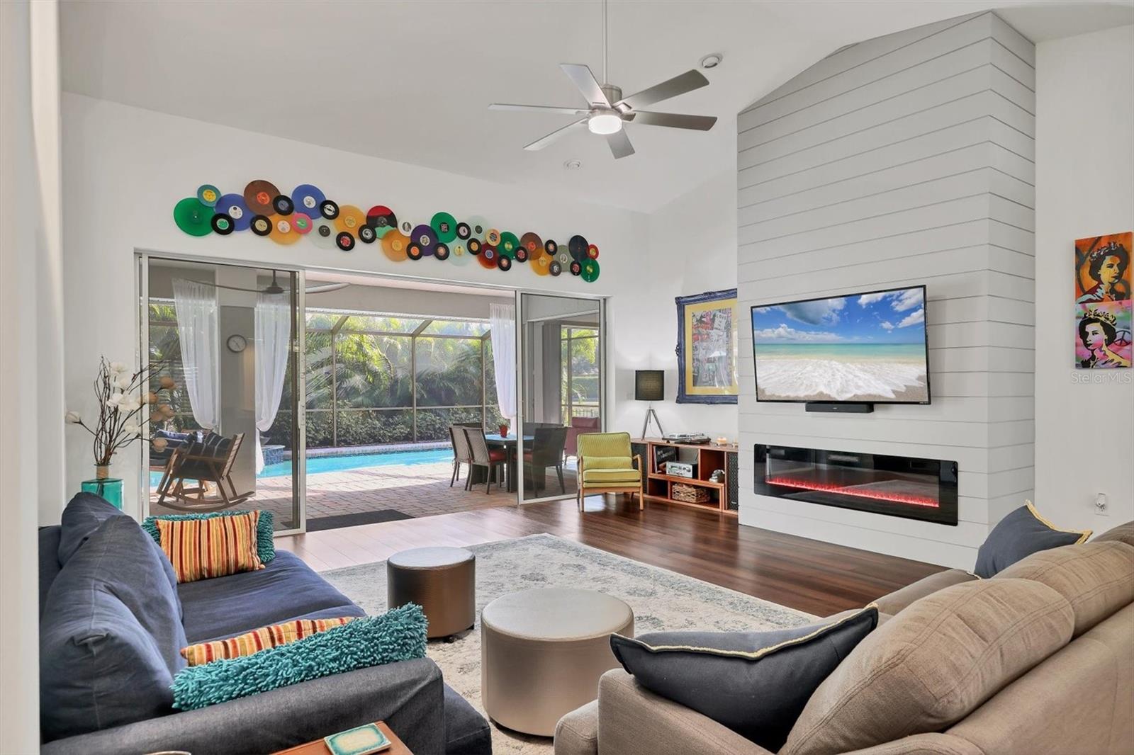 Image 7 of 51 For 4305 Highland Oaks Circle