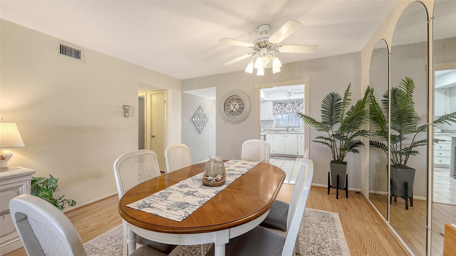 Image 16 of 38 For 3647 Lake Bayshore Drive J416