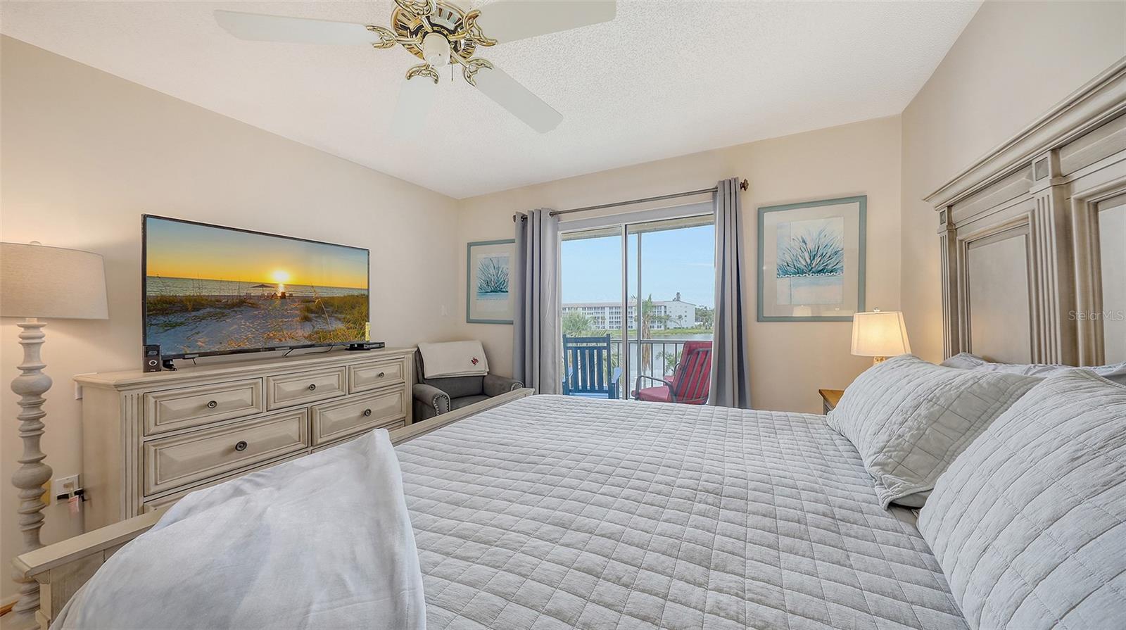 Image 18 of 38 For 3647 Lake Bayshore Drive J416