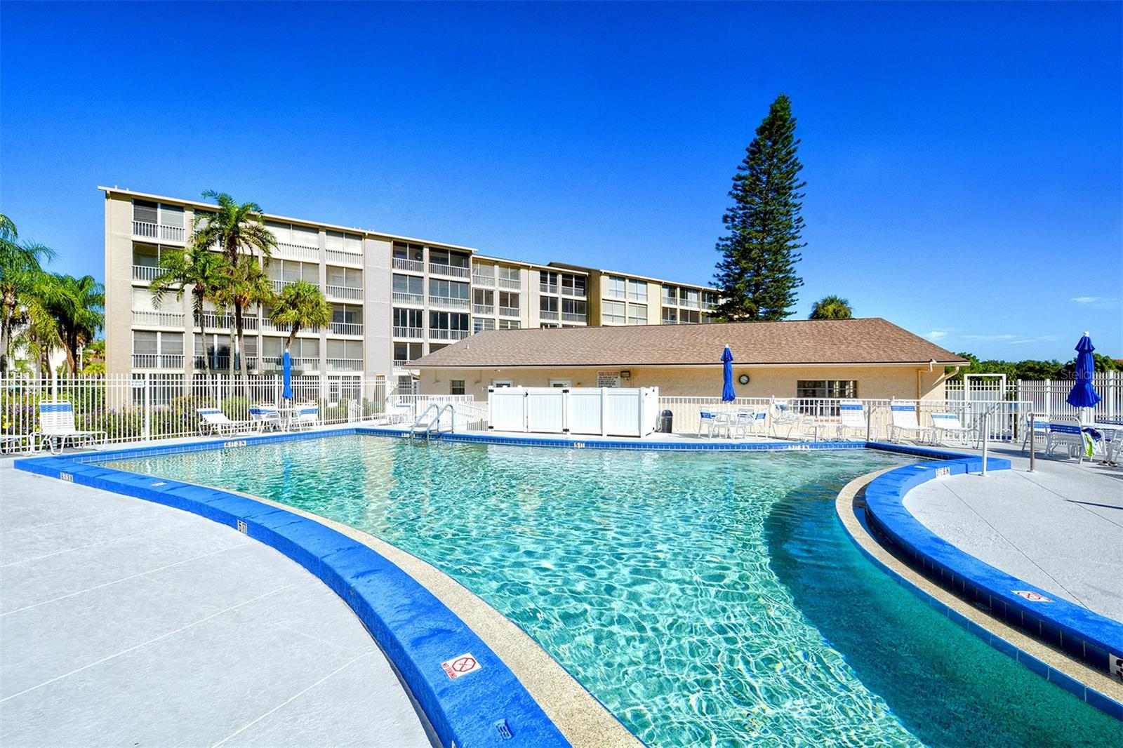 Image 28 of 38 For 3647 Lake Bayshore Drive J416