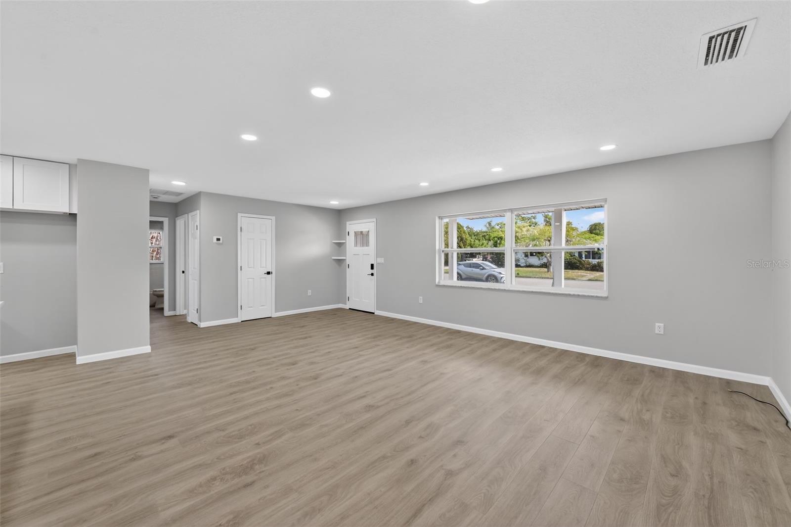 Image 5 of 28 For 6224 7th Avenue Drive W