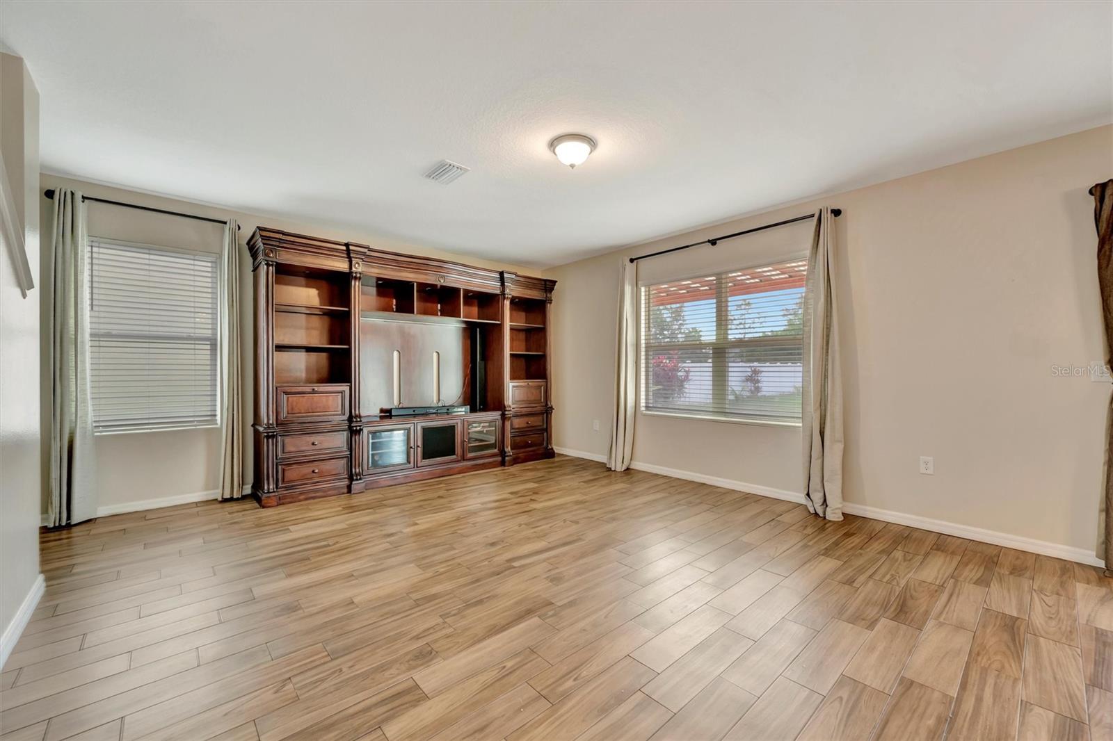 Image 33 of 78 For 109 Tierra Verde Way