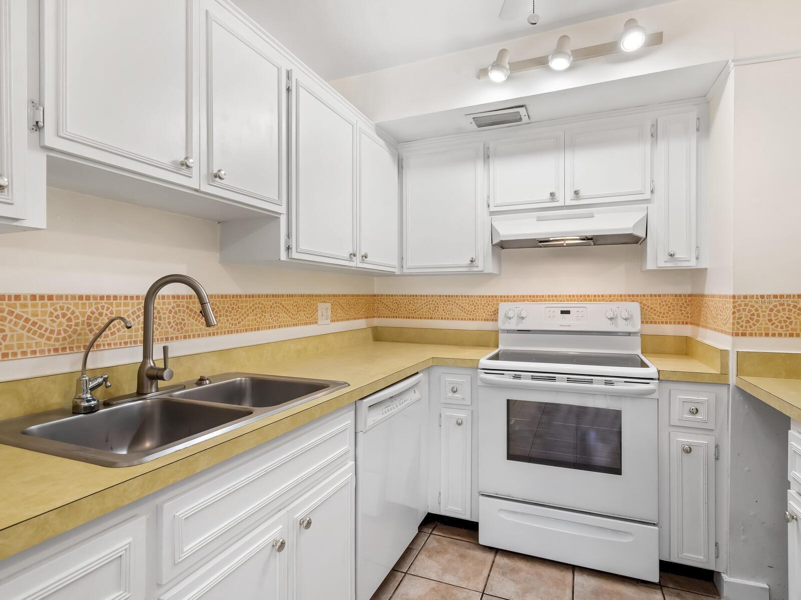 Image 12 of 40 For 4805 Rilma Avenue 107