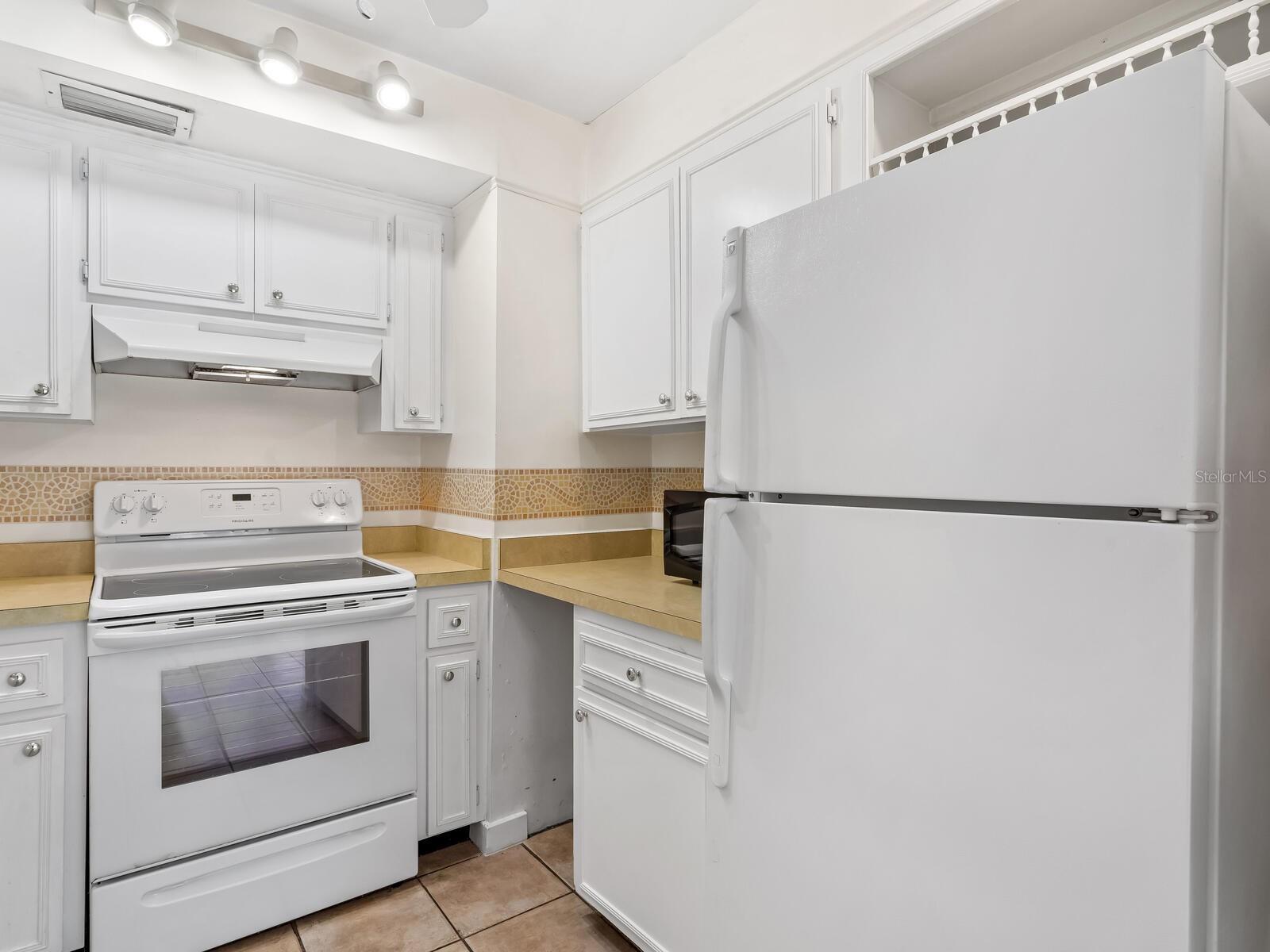 Image 13 of 40 For 4805 Rilma Avenue 107