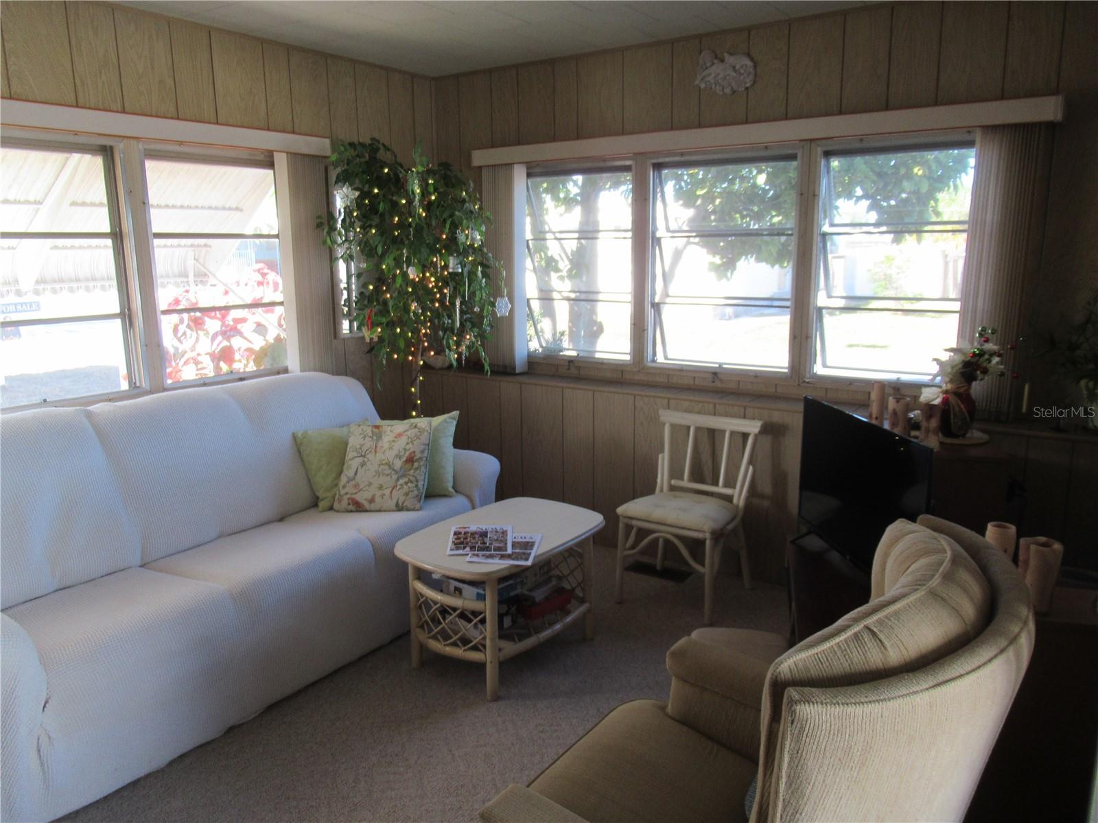 Image 5 of 27 For 1110 49th Avenue Terrace W