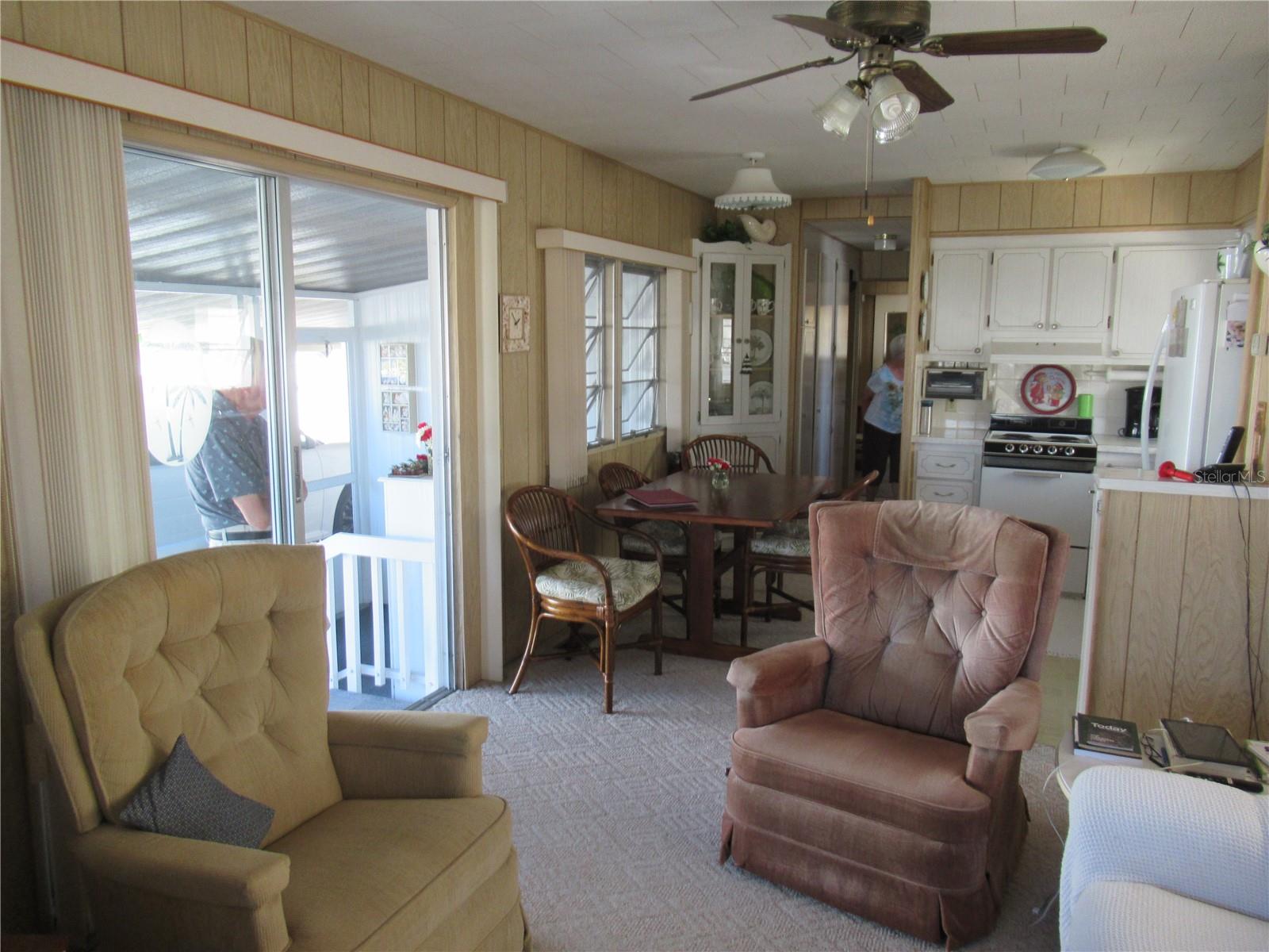 Image 8 of 27 For 1110 49th Avenue Terrace W