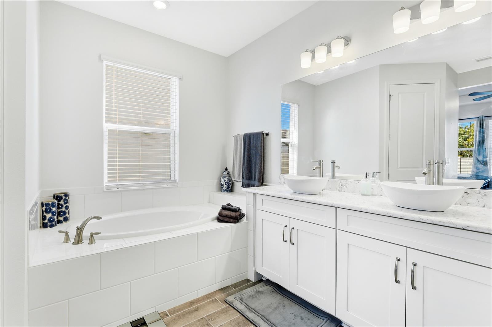 Image 19 of 72 For 11160 Fieldstone Drive