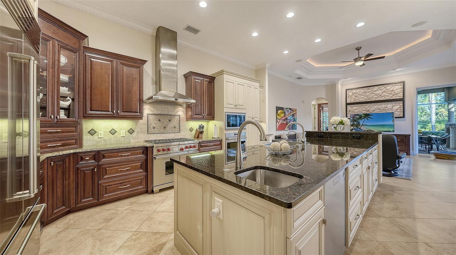 Image 11 of 67 For 8335 Grosvenor Court