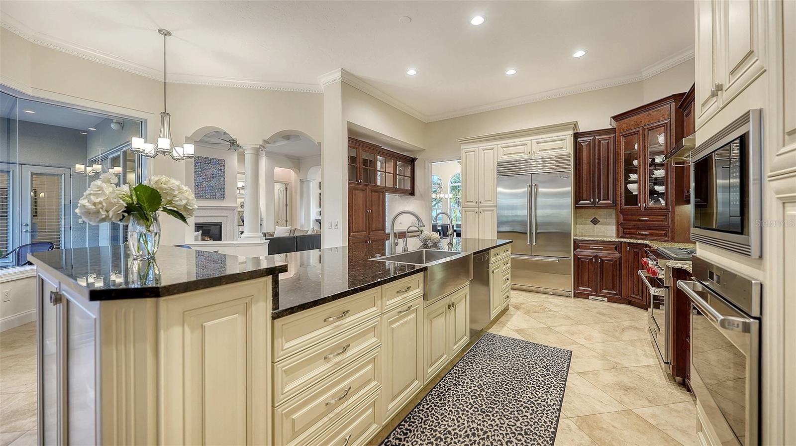 Image 13 of 67 For 8335 Grosvenor Court