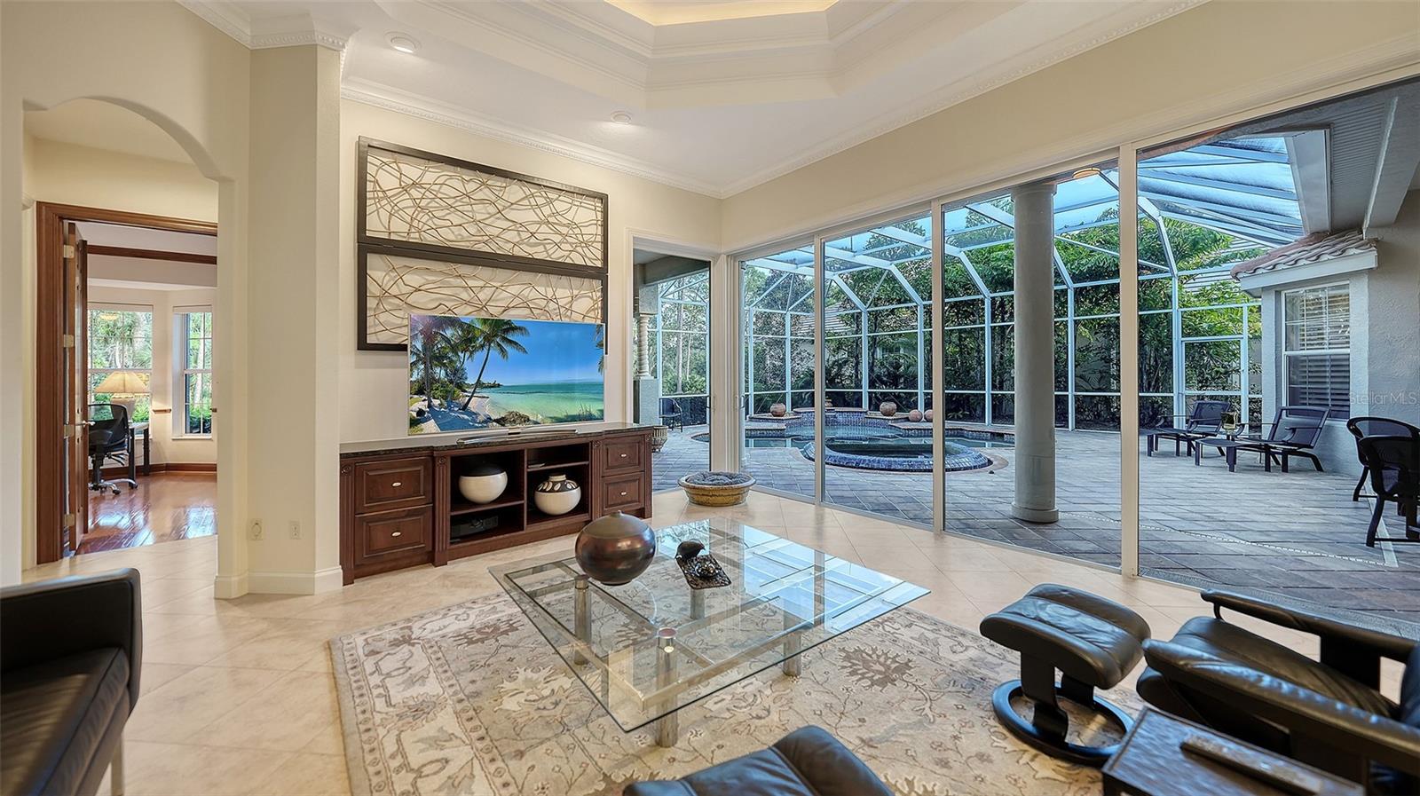 Image 22 of 67 For 8335 Grosvenor Court