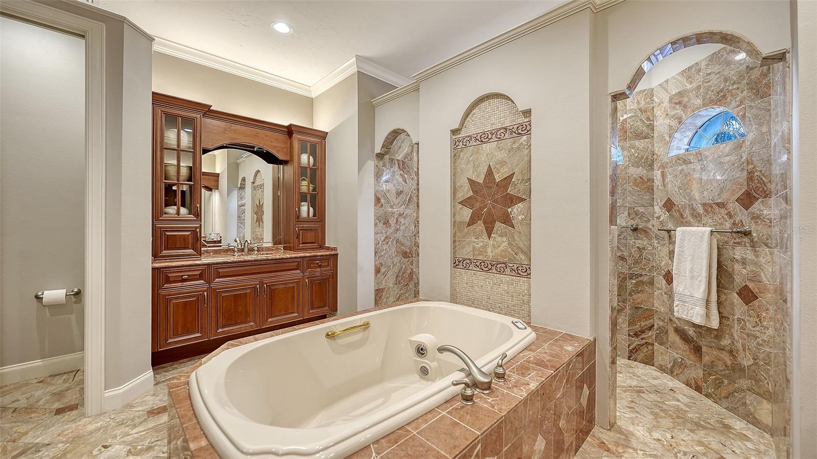 Image 26 of 67 For 8335 Grosvenor Court