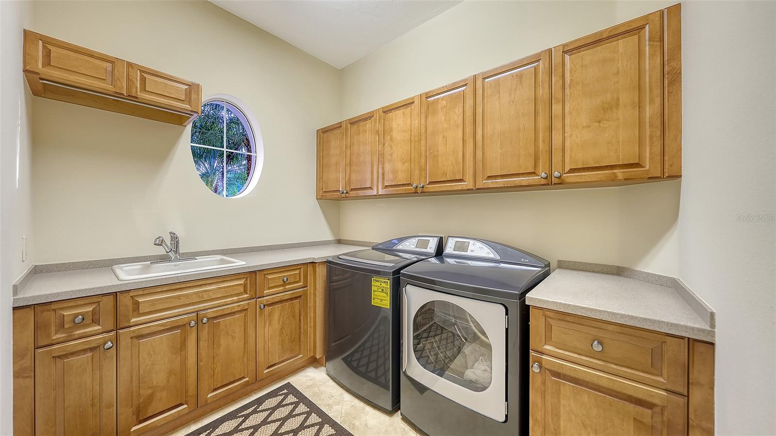 Image 42 of 67 For 8335 Grosvenor Court