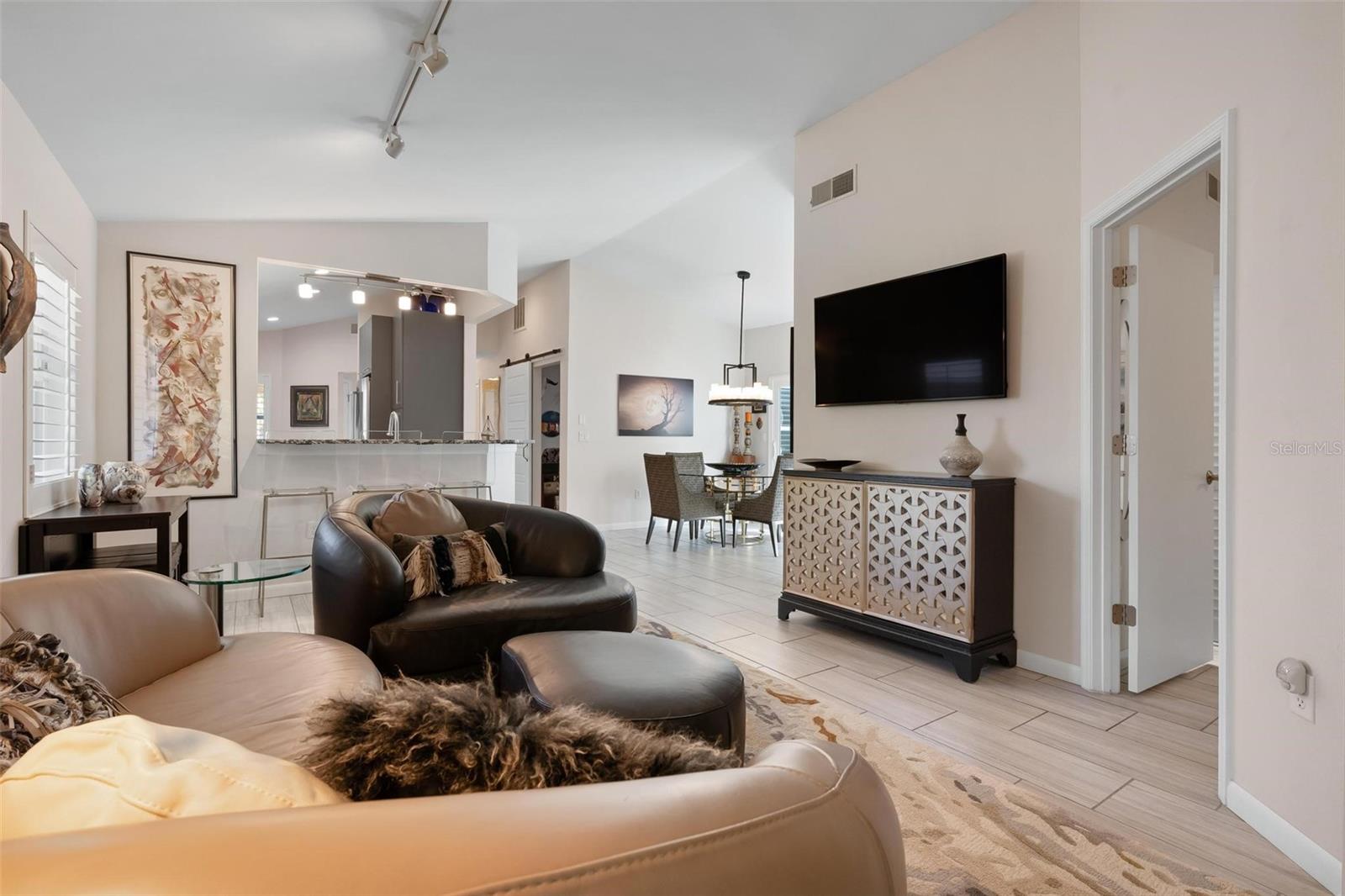 Image 17 of 38 For 226 Chartley Court N