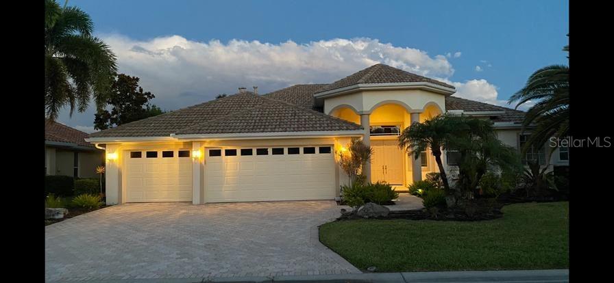 Image 2 of 20 For 2933 Seasons Boulevard