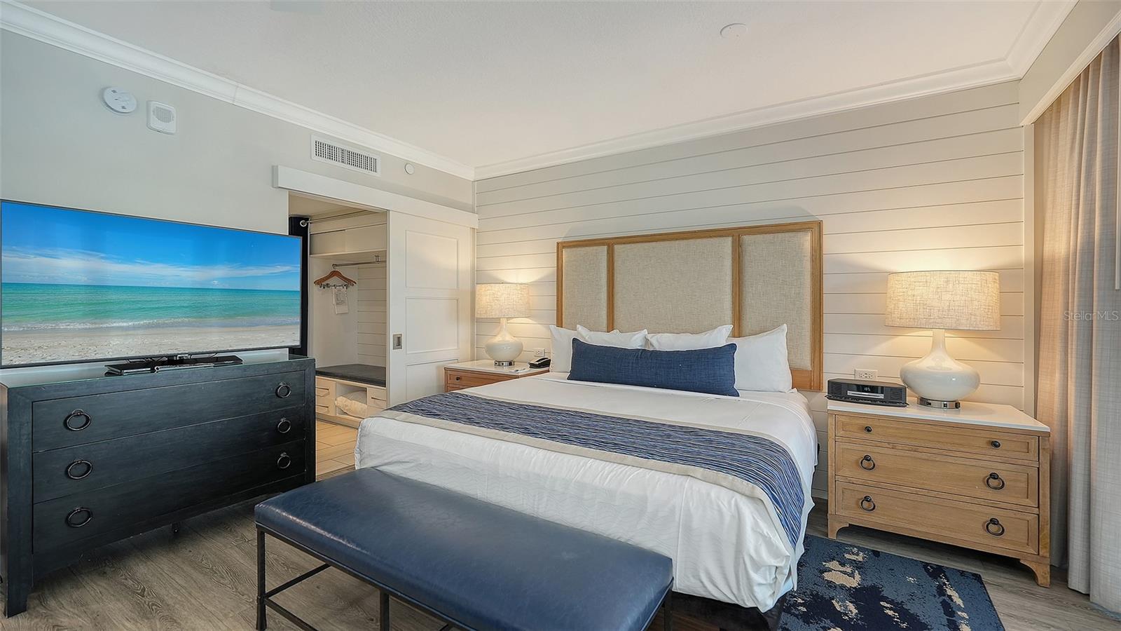 Image 15 of 30 For 225 Sands Point Road 7205