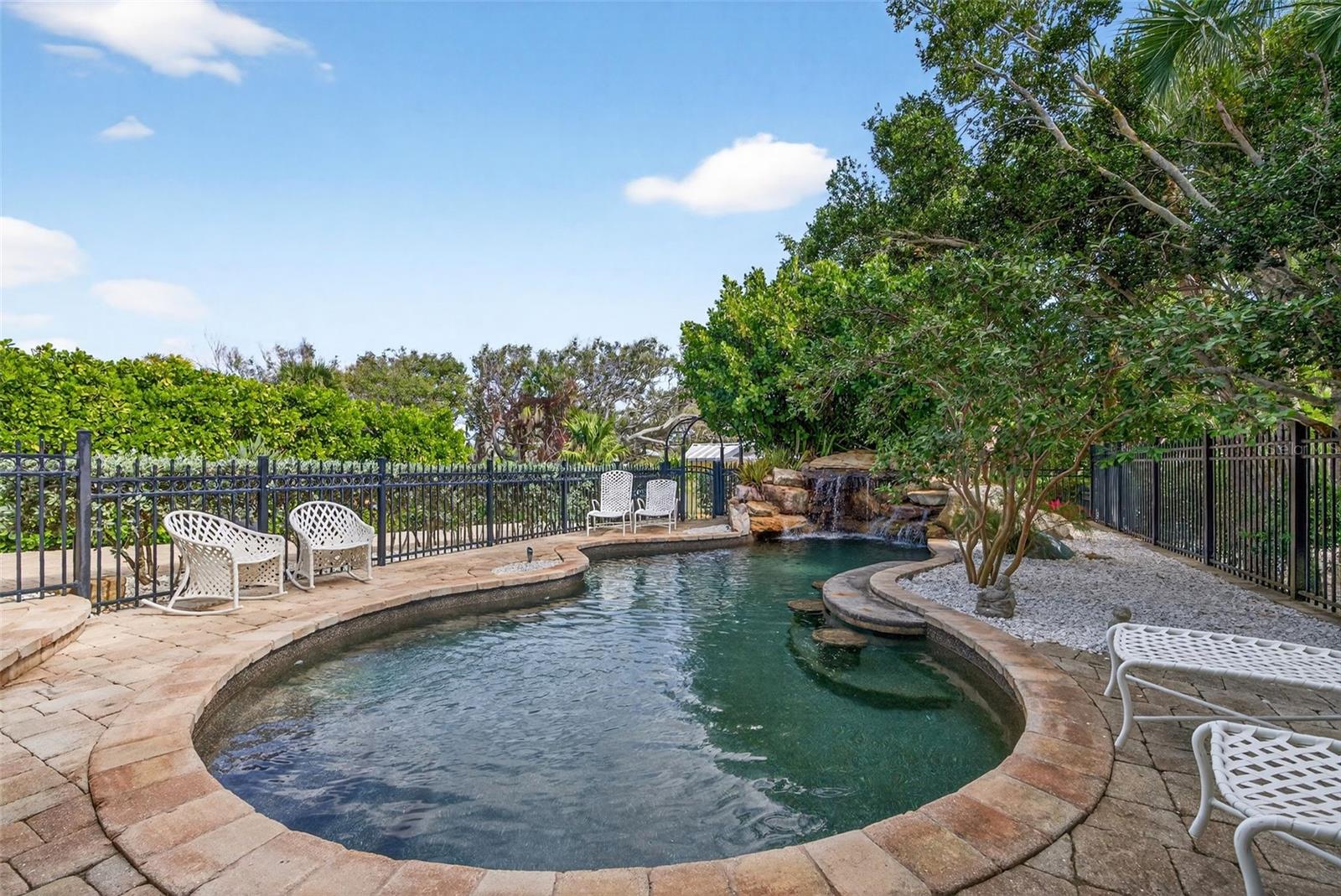 Image 13 of 90 For 7152 Point Of Rocks Circle