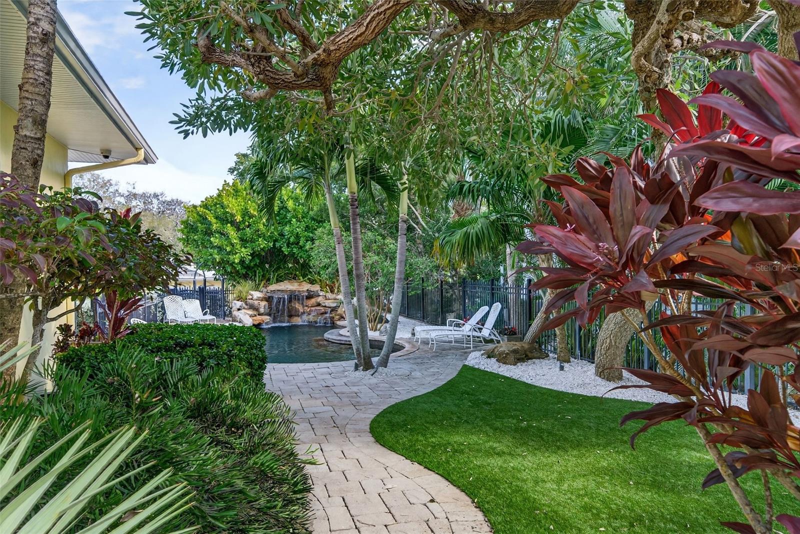 Image 5 of 90 For 7152 Point Of Rocks Circle