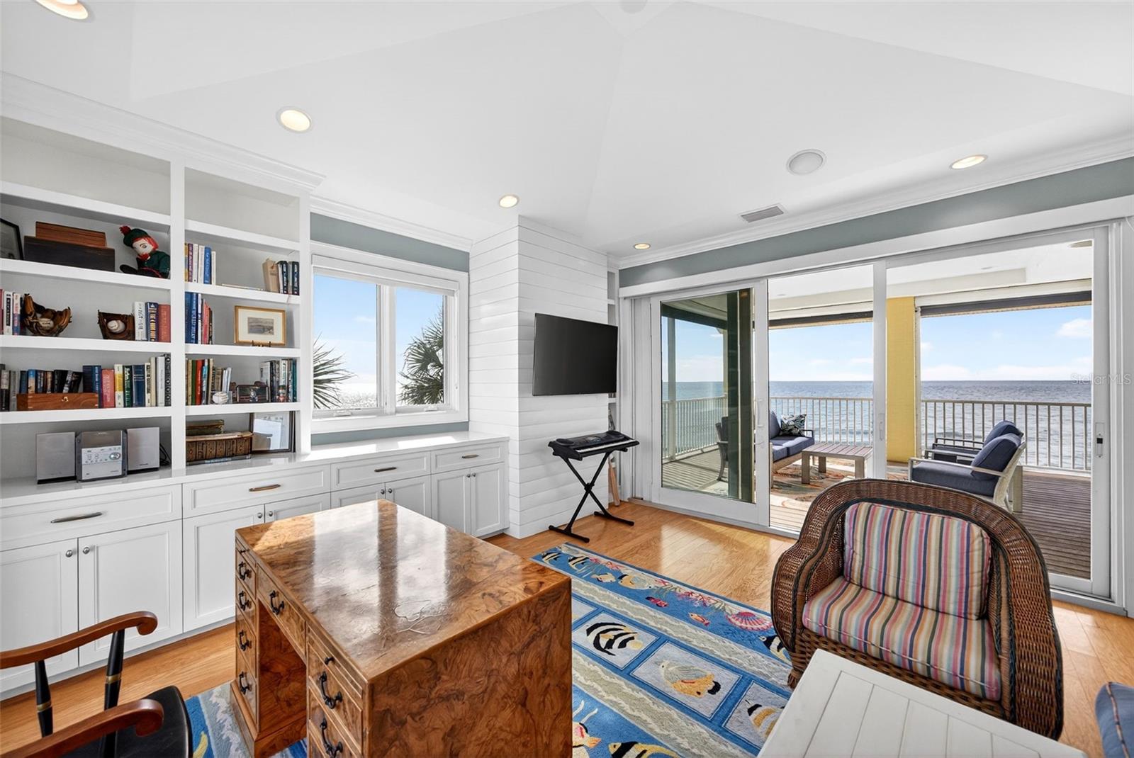 Image 50 of 90 For 7152 Point Of Rocks Circle