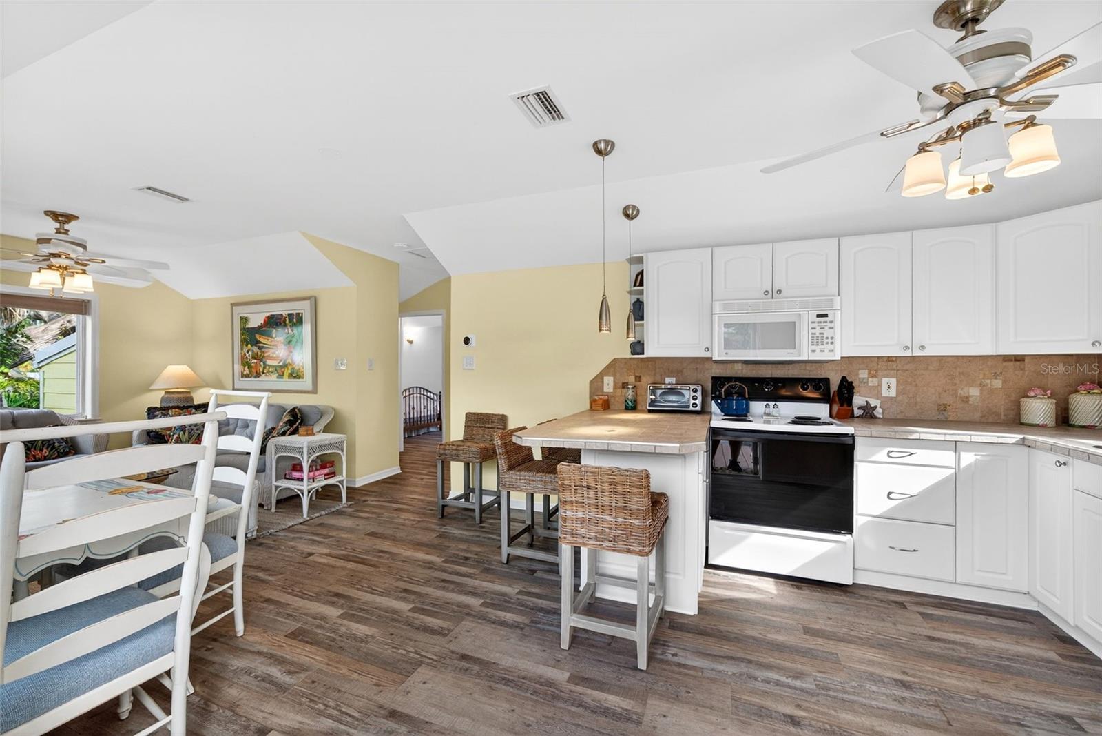 Image 80 of 90 For 7152 Point Of Rocks Circle