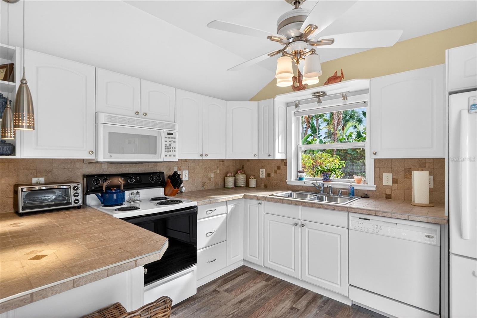 Image 81 of 90 For 7152 Point Of Rocks Circle